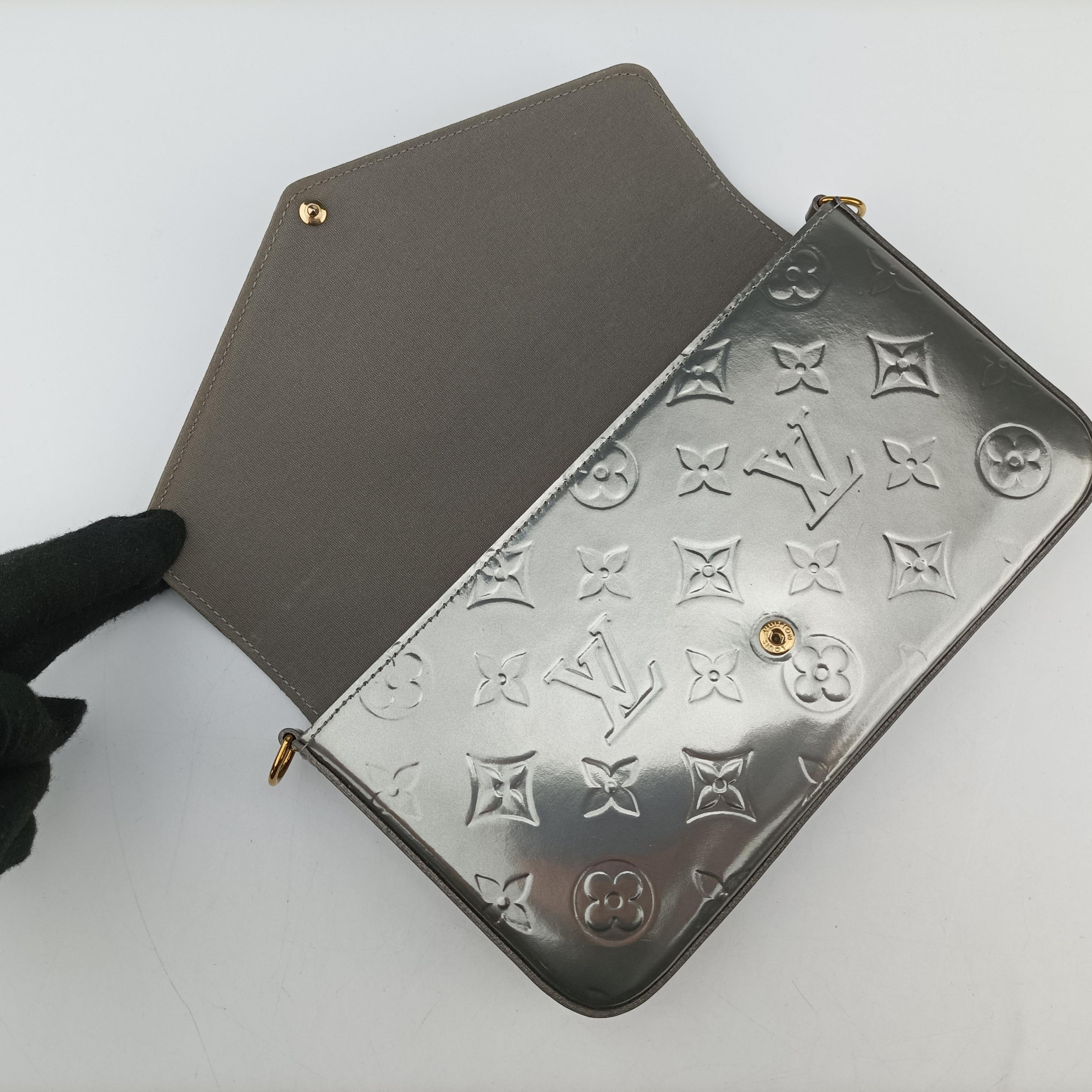 Vintage Louis Vuitton Pochette Felice Silver Vernis M68648 shoulderbag | stylenewstar