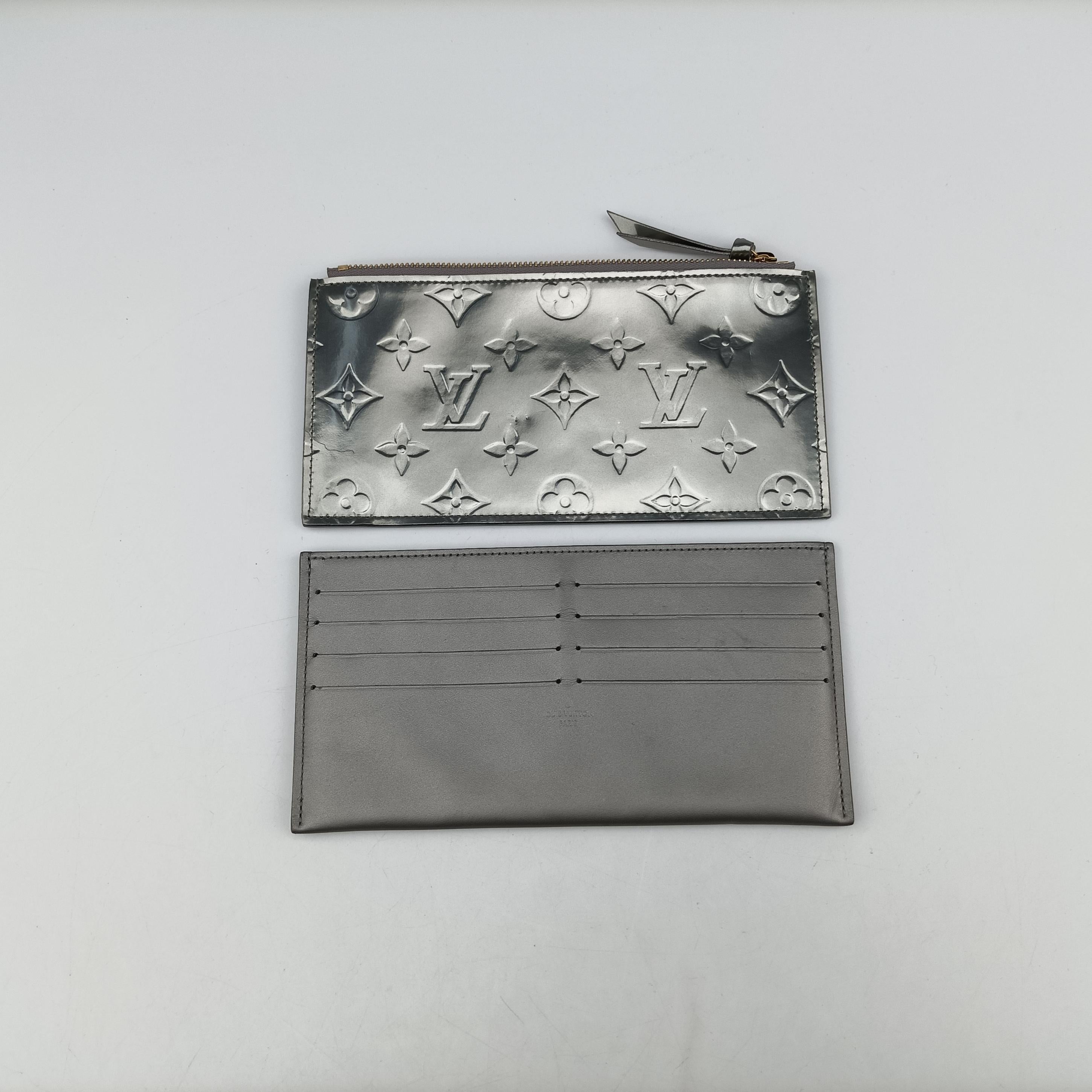 Vintage Louis Vuitton Pochette Felice Silver Vernis M68648 shoulderbag | stylenewstar
