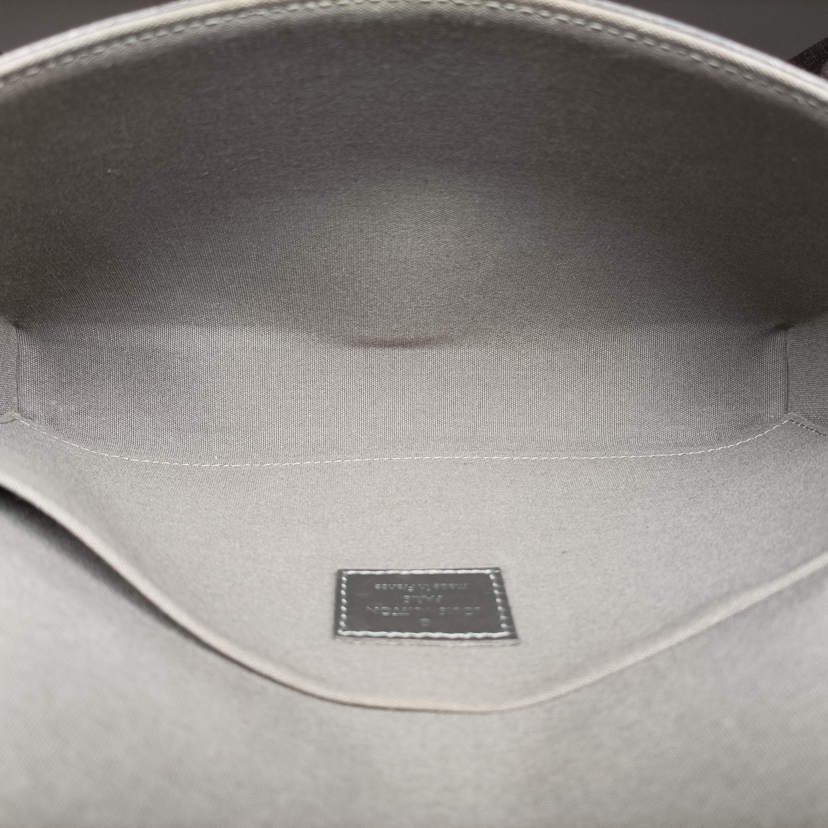 Vintage Louis Vuitton Pochette Felice Silver Vernis M68648 shoulderbag | stylenewstar