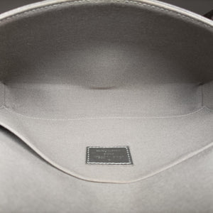 Vintage Louis Vuitton Pochette Felice Silver Vernis M68648 shoulderbag | stylenewstar