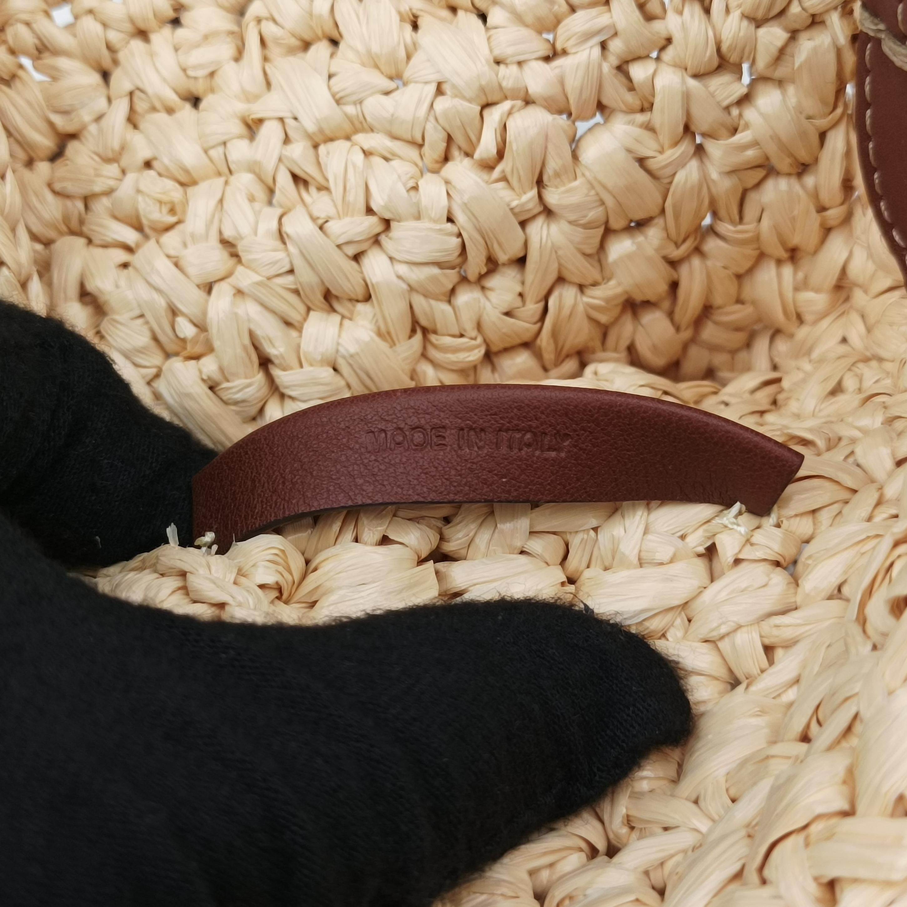 Pre-owned Fendi Croissant Crochet Beige straw 8BR790 shoulderbag | stylenewstar