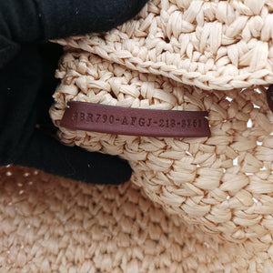 Pre-owned Fendi Croissant Crochet Beige straw 8BR790 shoulderbag | stylenewstar