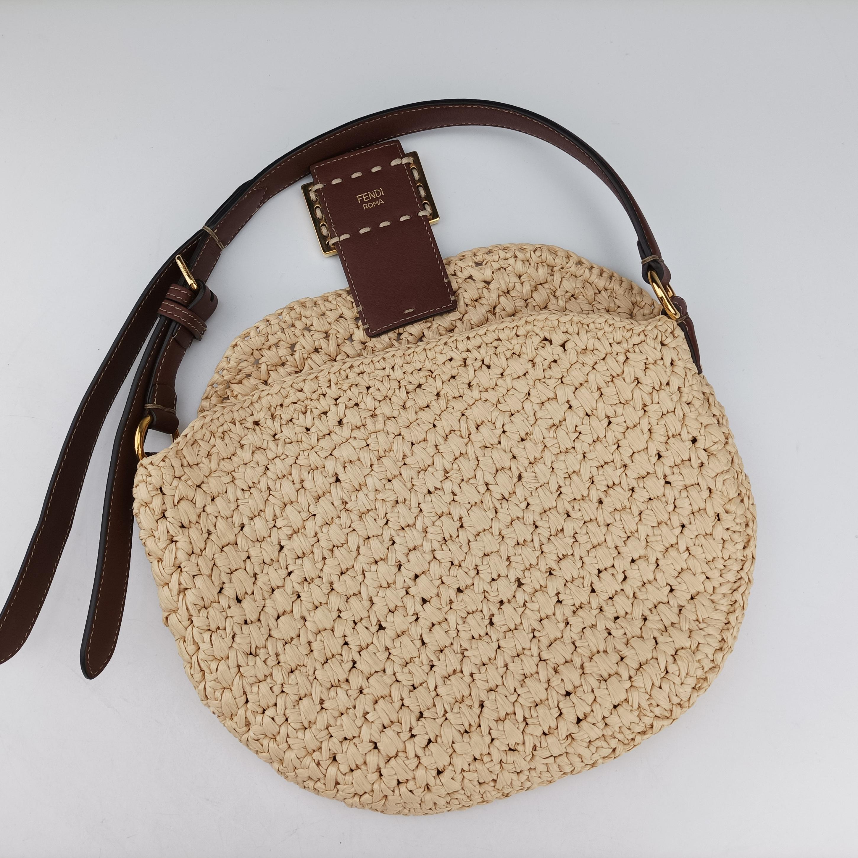 Pre-owned Fendi Croissant Crochet Beige straw 8BR790 shoulderbag | stylenewstar