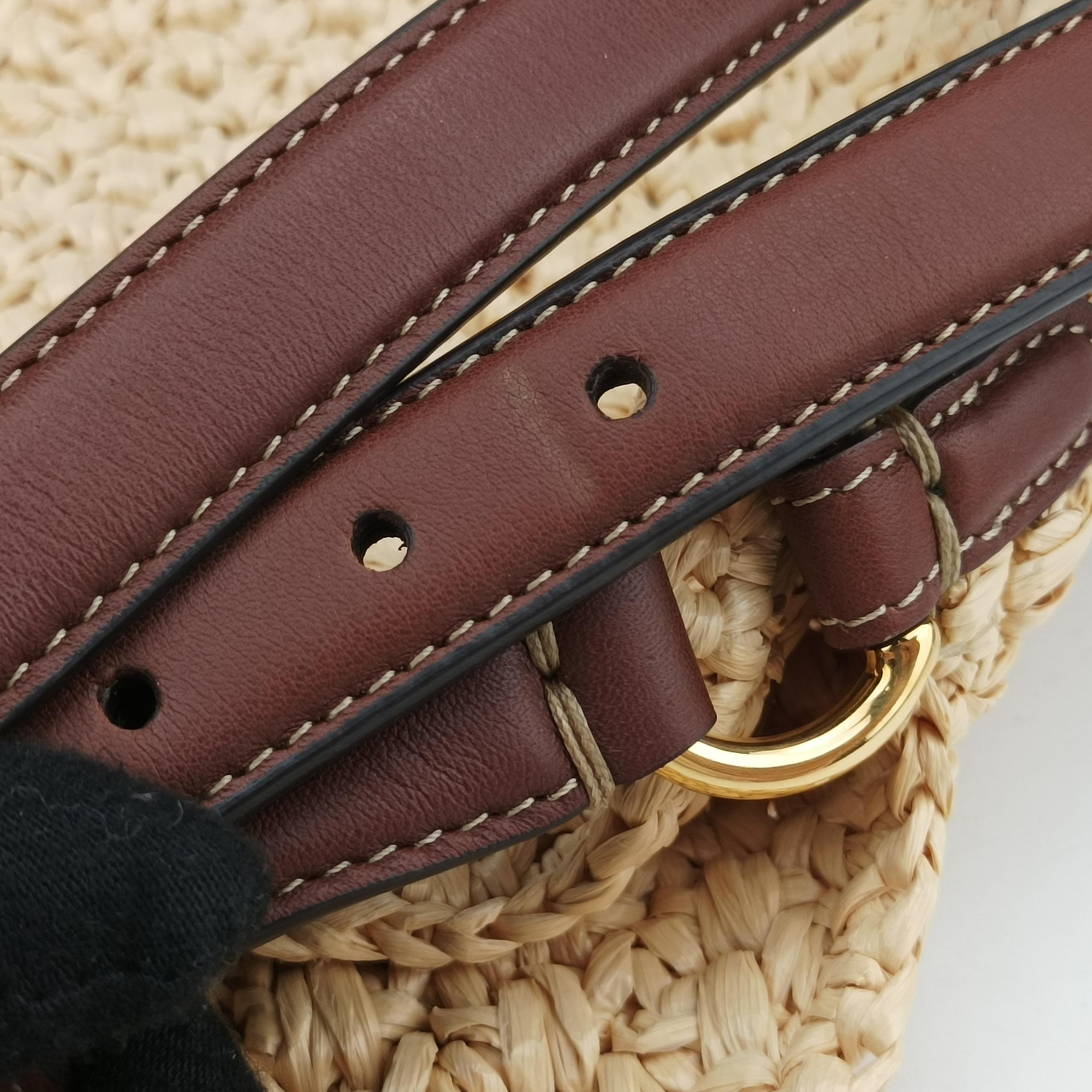 Pre-owned Fendi Croissant Crochet Beige straw 8BR790 shoulderbag | stylenewstar