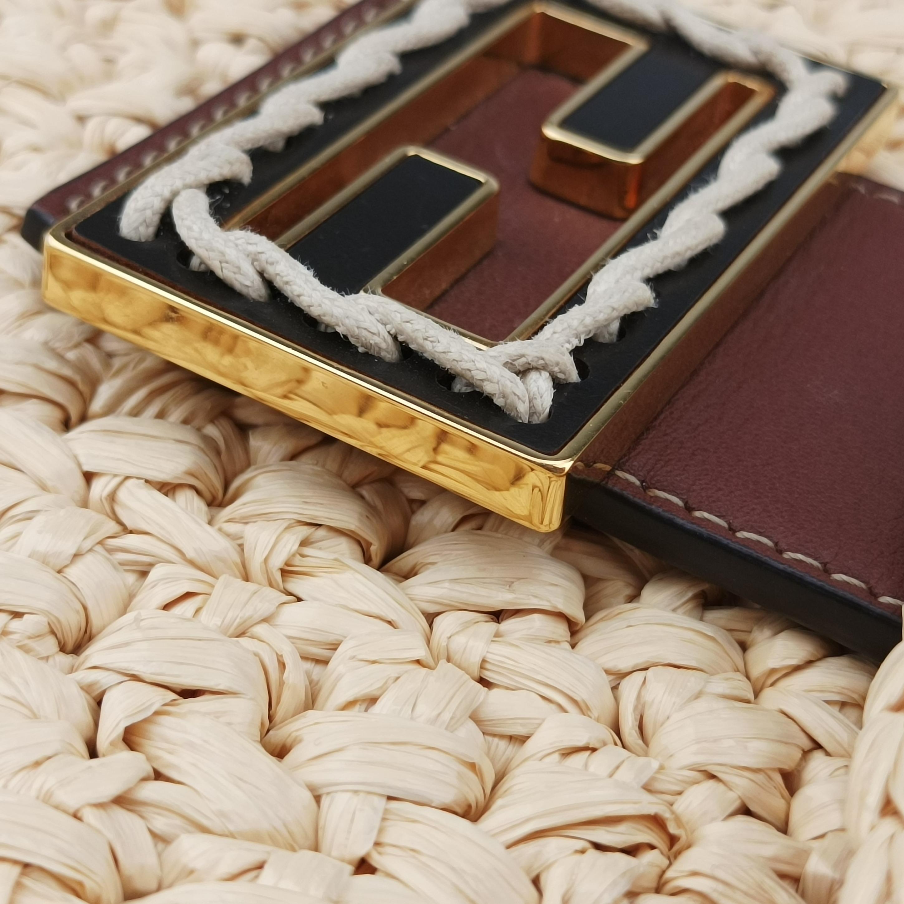 Pre-owned Fendi Croissant Crochet Beige straw 8BR790 shoulderbag | stylenewstar