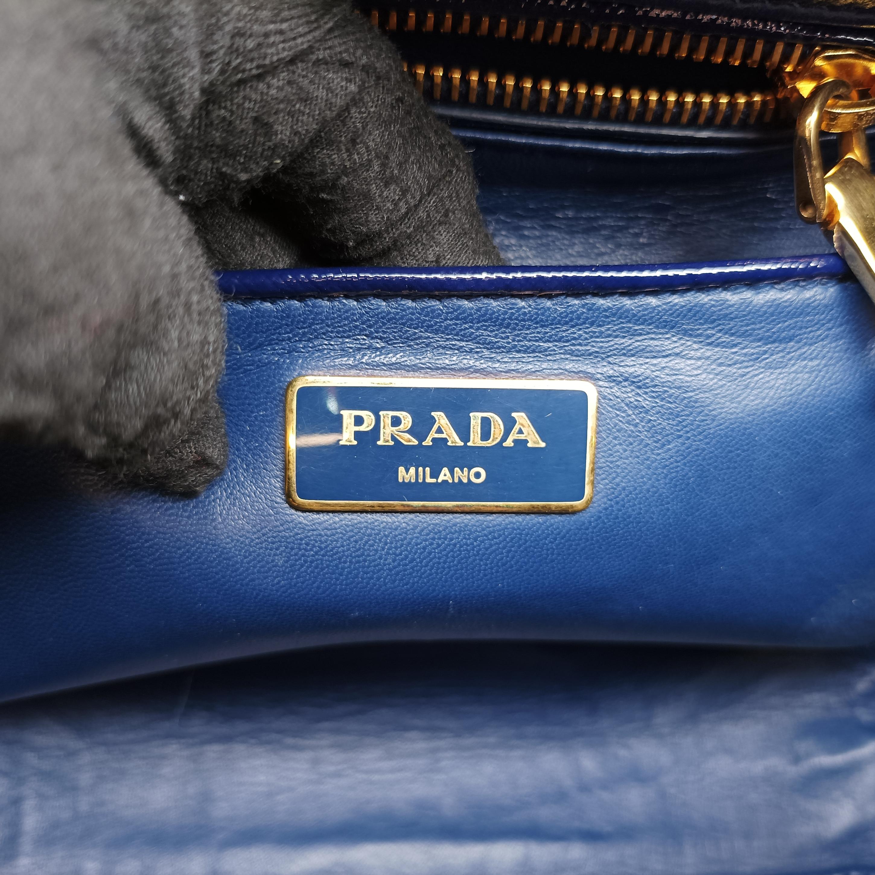 Pre-owned Prada Pyramid Navy×Green Patent  handbag | stylenewstar