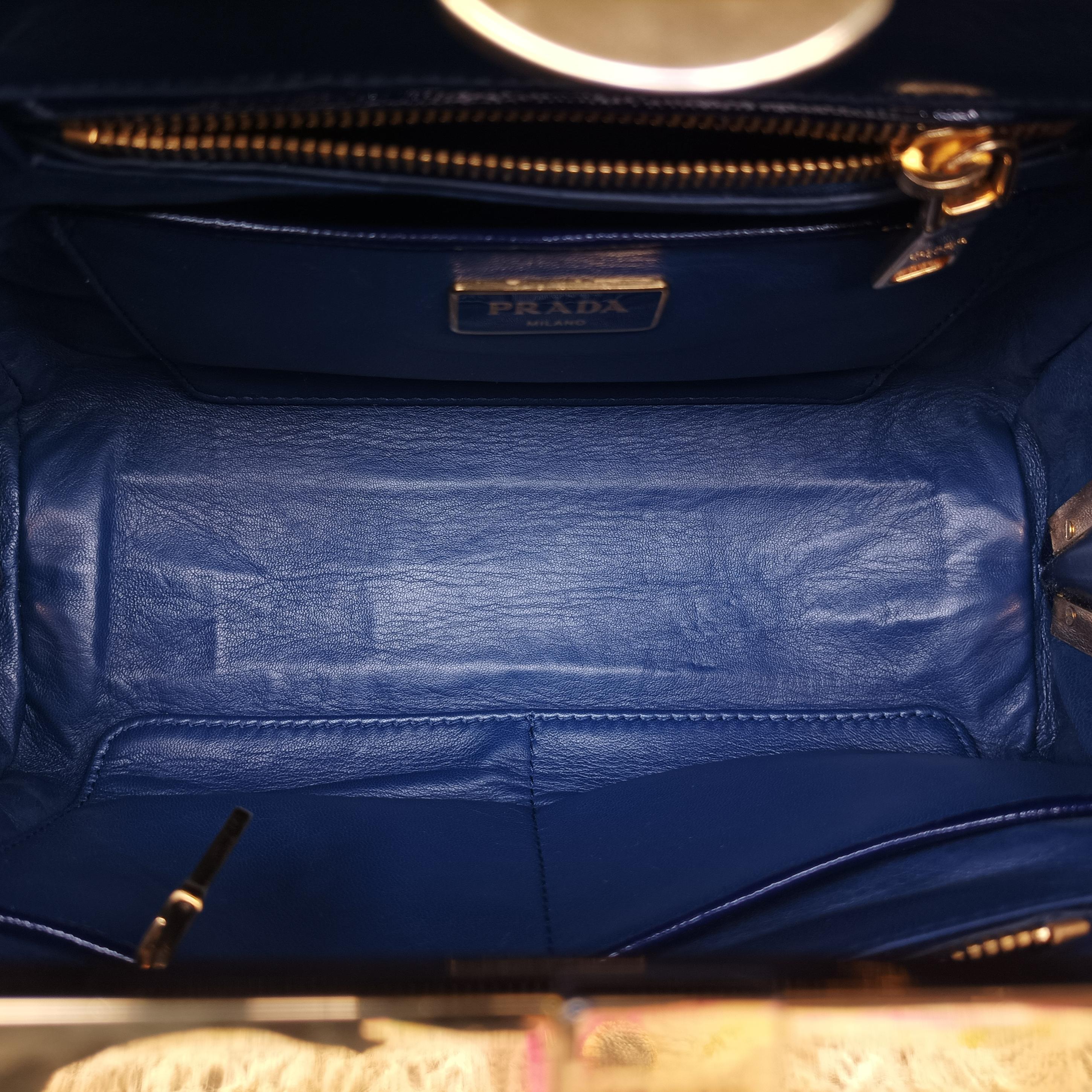 Pre-owned Prada Pyramid Navy×Green Patent  handbag | stylenewstar