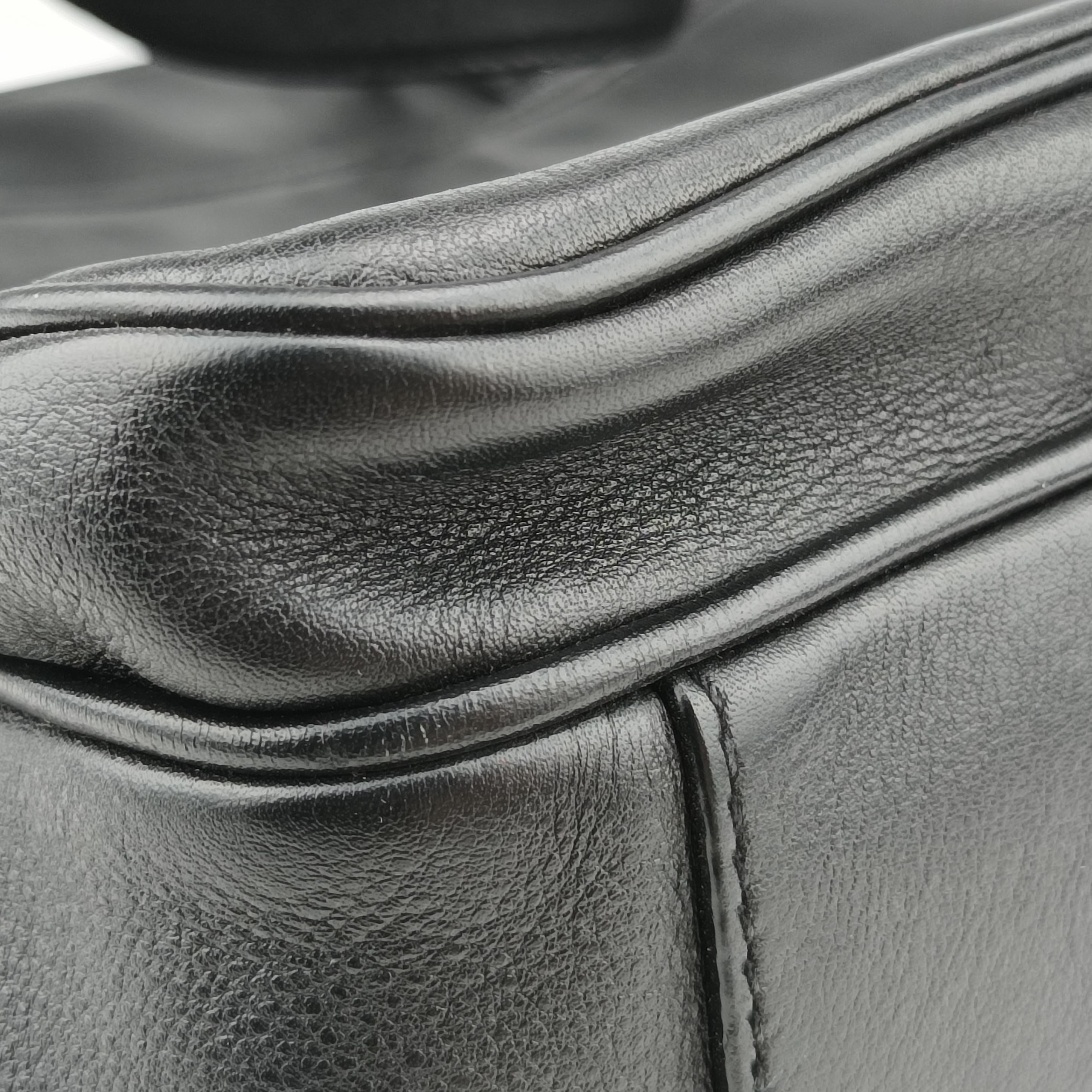 Vintage Prada triangle logo plate Black leather 2VG033 shoulderbag | stylenewstar