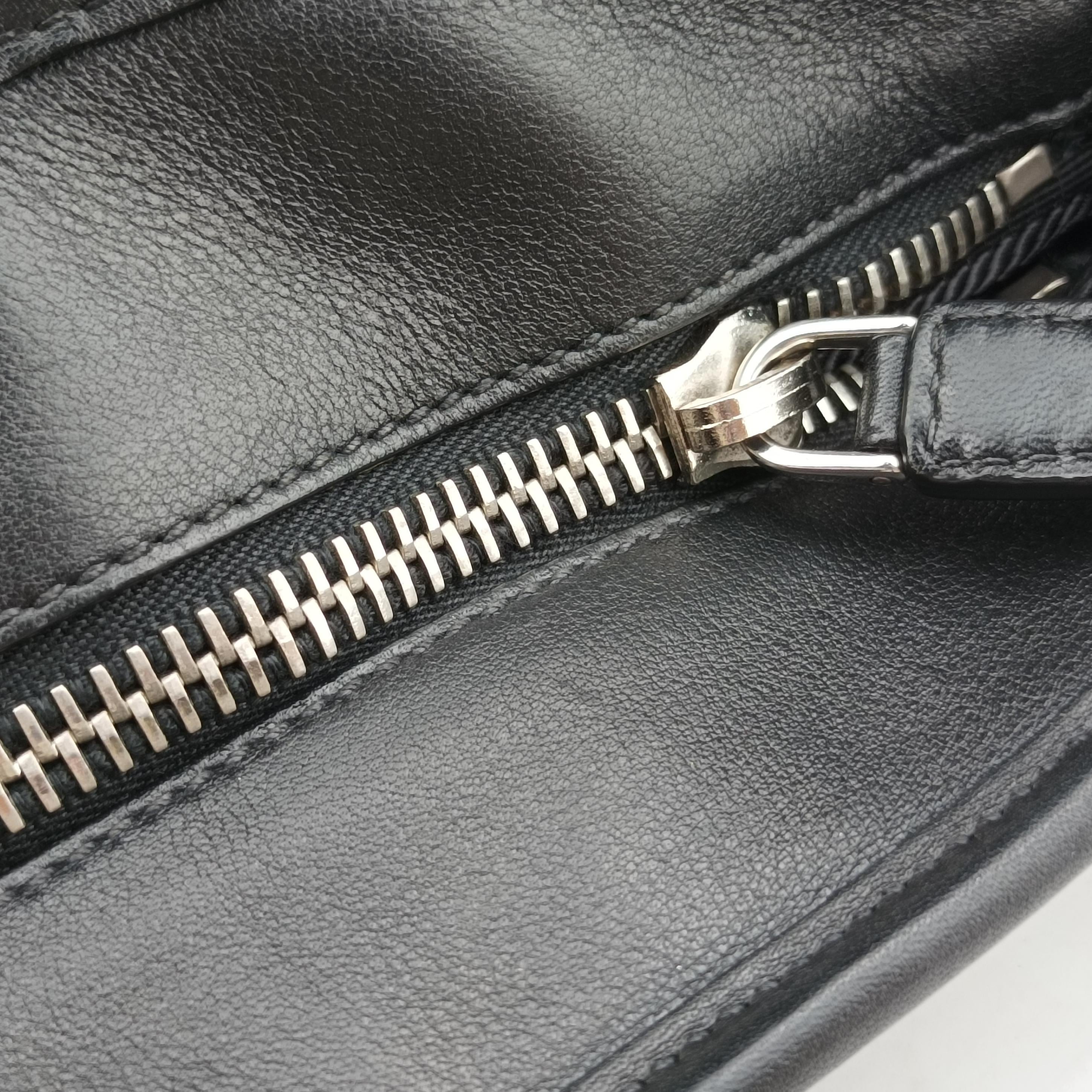 Vintage Prada triangle logo plate Black leather 2VG033 shoulderbag | stylenewstar