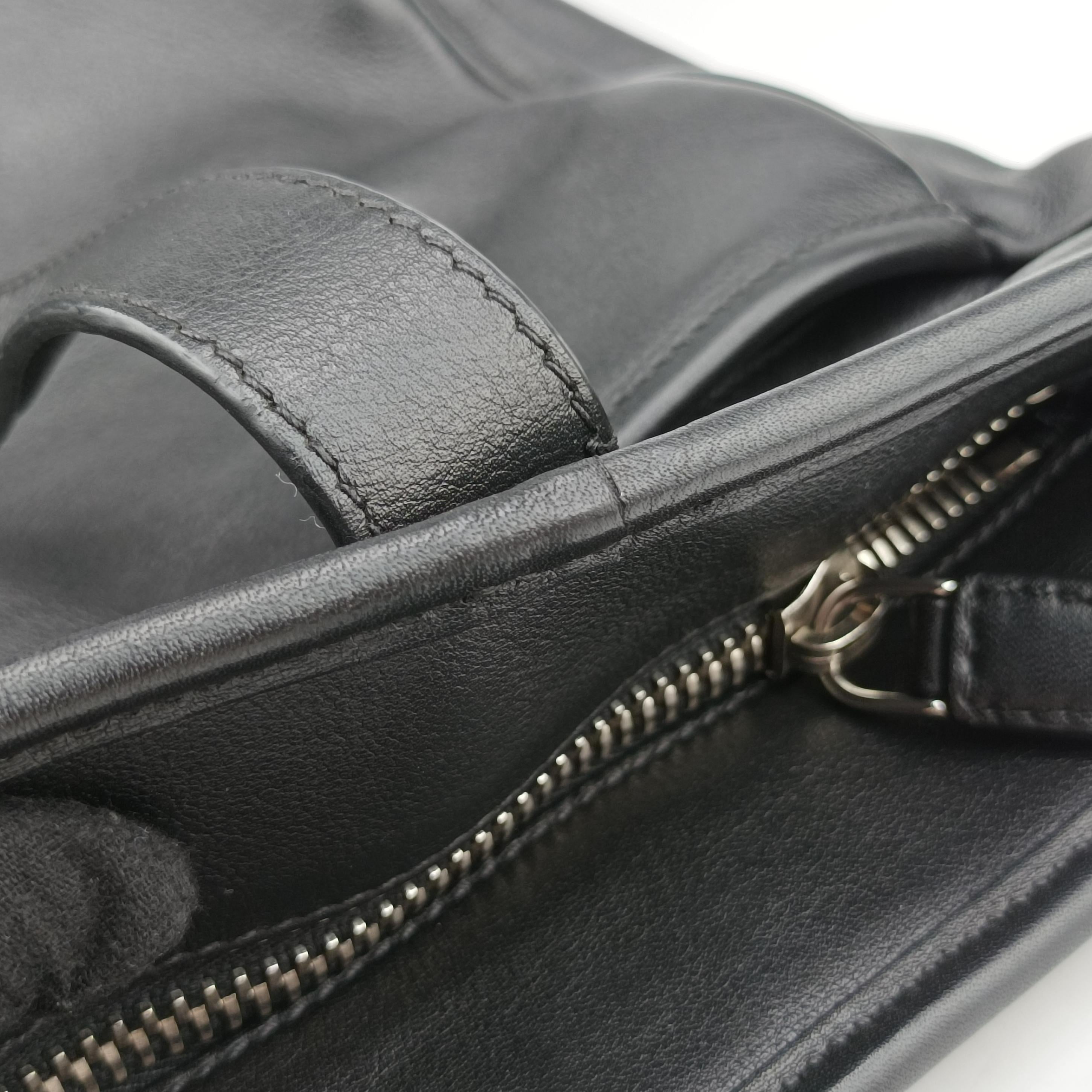 Vintage Prada triangle logo plate Black leather 2VG033 shoulderbag | stylenewstar