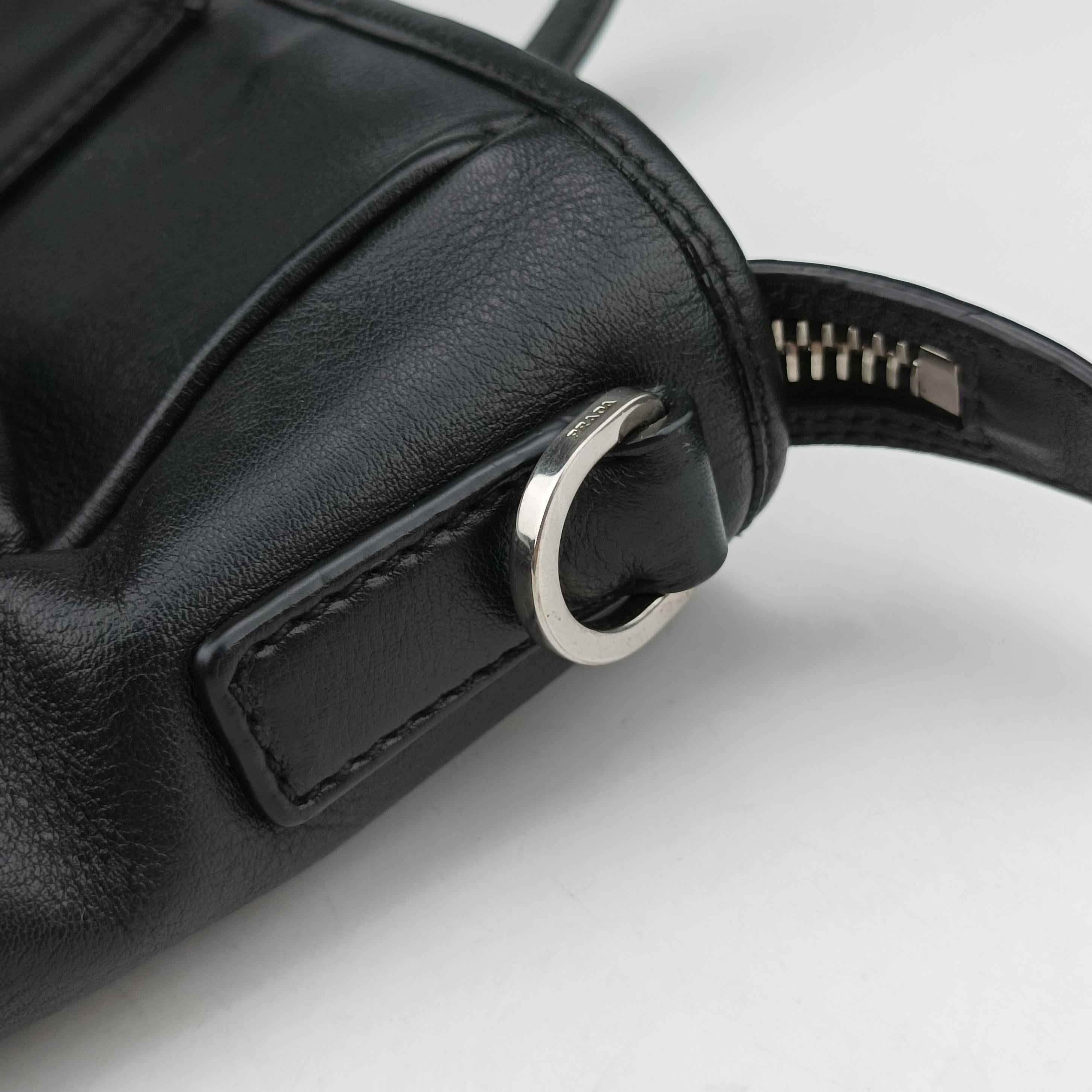 Vintage Prada triangle logo plate Black leather 2VG033 shoulderbag | stylenewstar