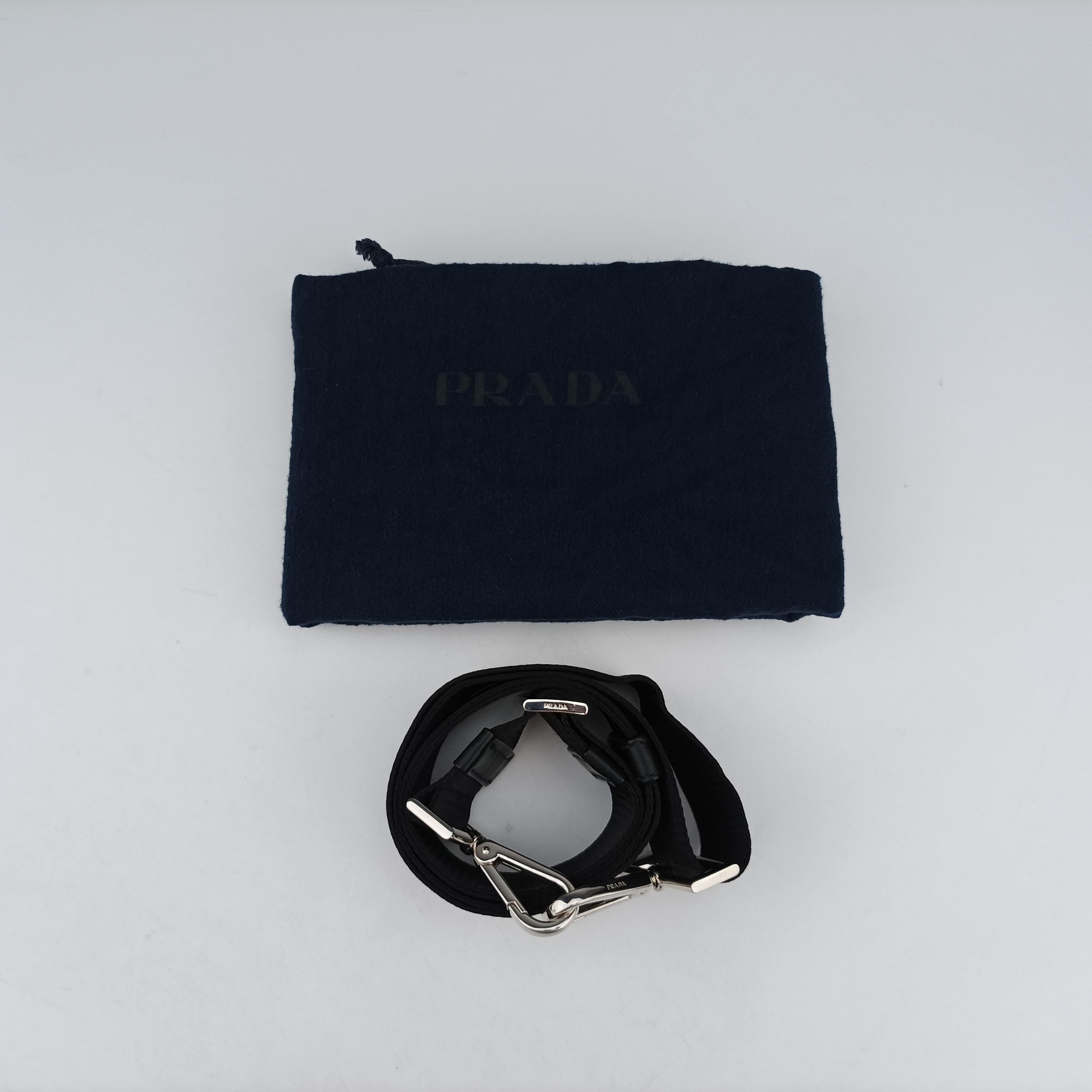 Vintage Prada triangle logo plate Black leather 2VG033 shoulderbag | stylenewstar