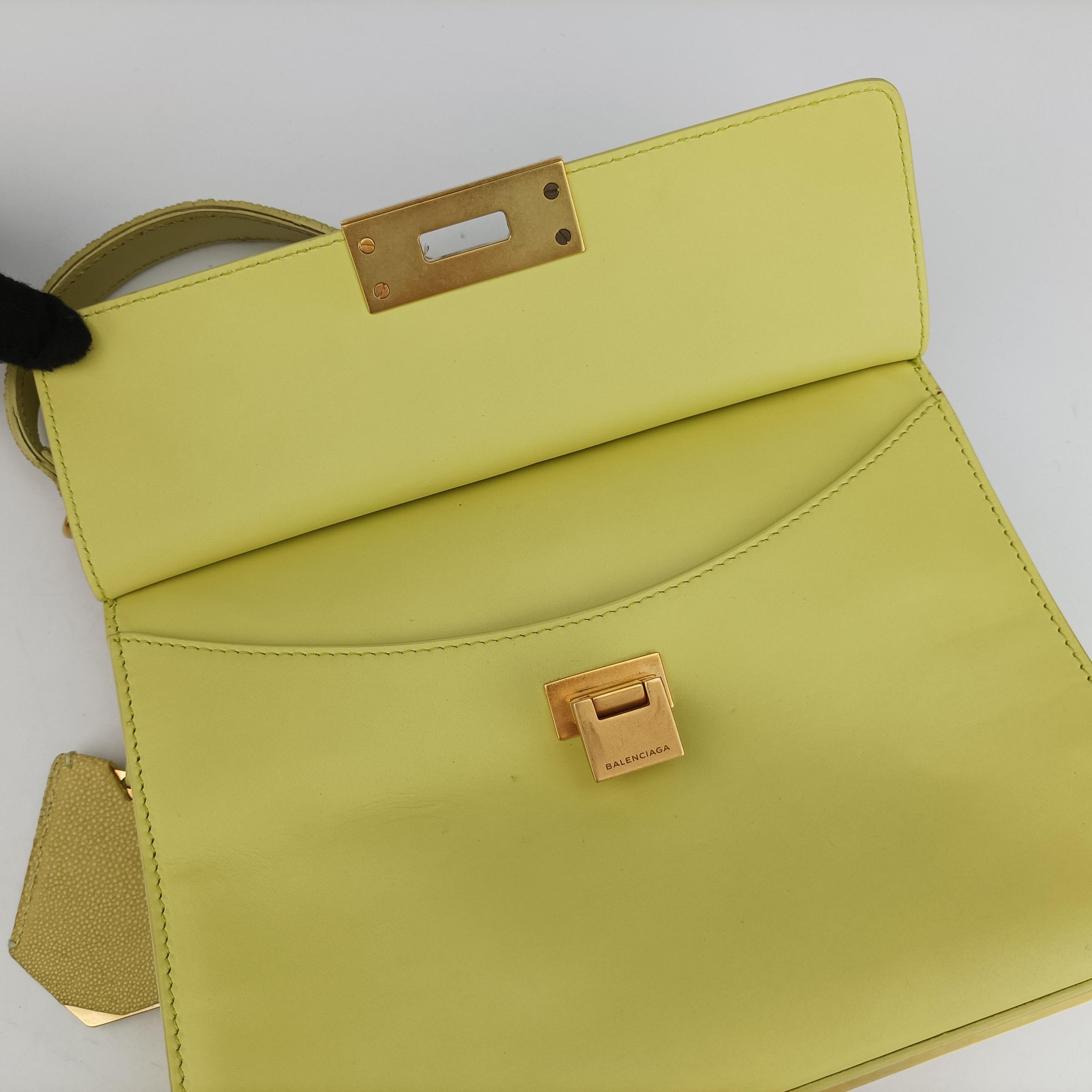 Pre-owned Balenciaga Le Dix Cartable Yellow Leather  shoulderbag | stylenewstar