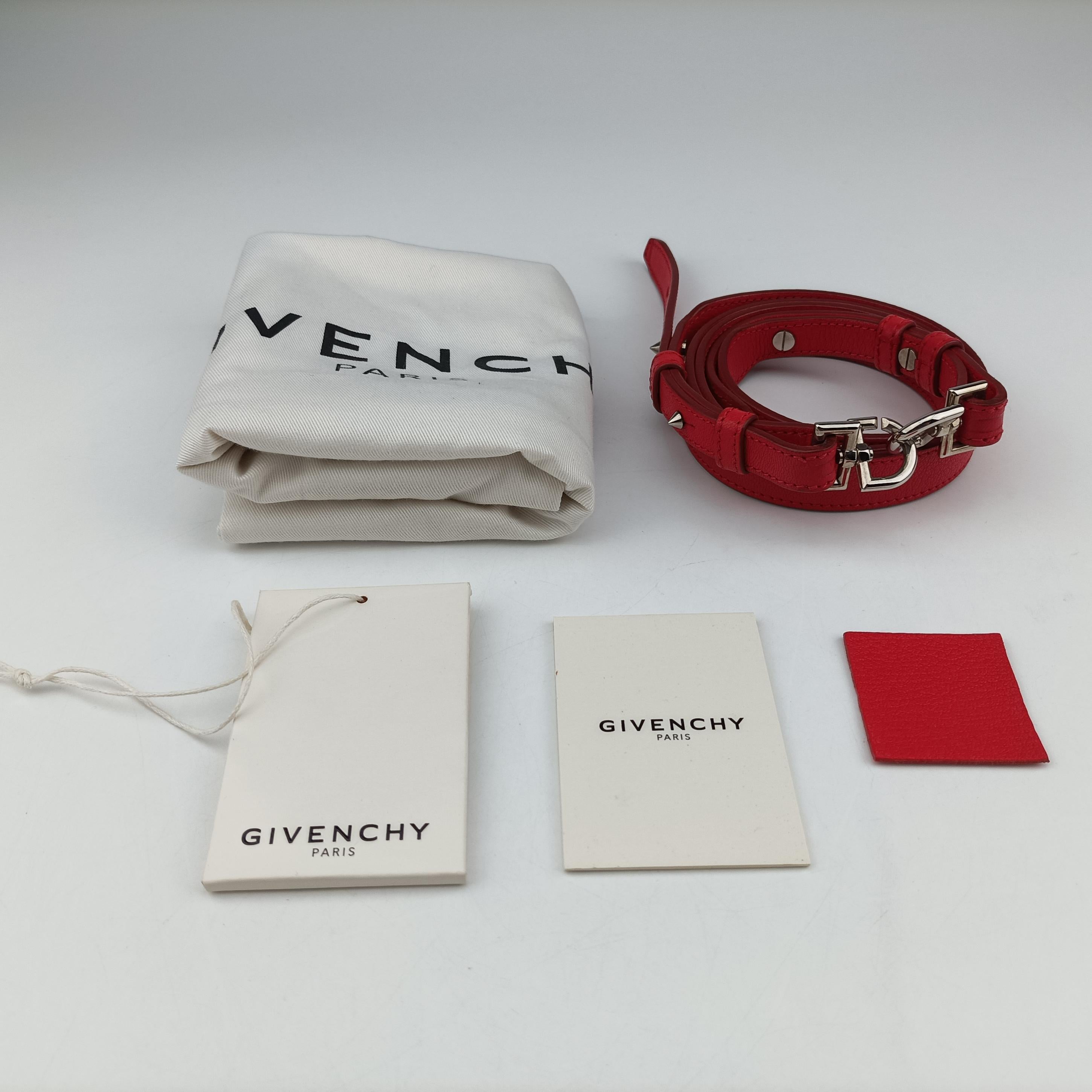 Pre-owned Givenchy Antigonamini Red leather  shoulderbag | stylenewstar