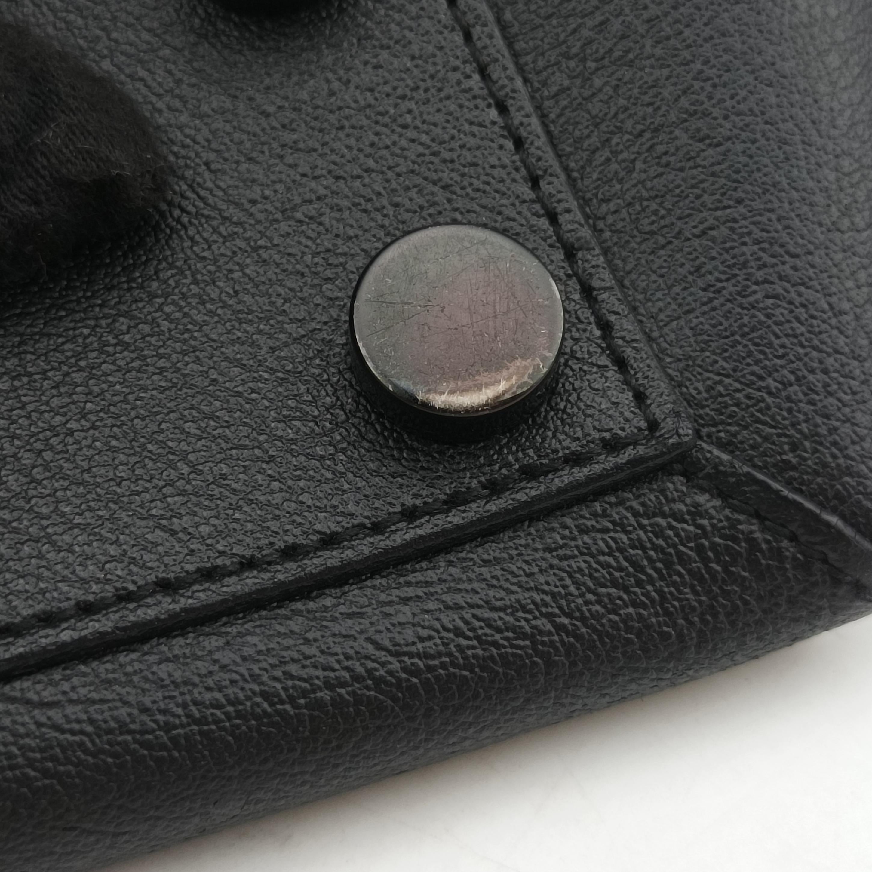 Secondhand Yves Saint Laurent Bold Black Leather 440606 shoulderbag | stylenewstar