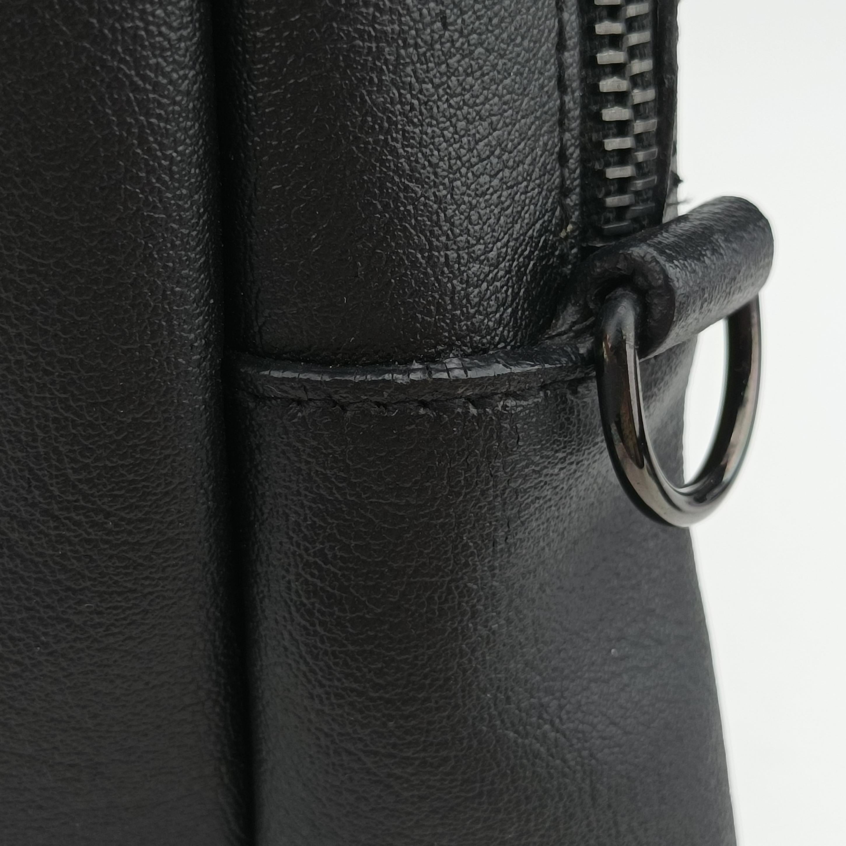 Secondhand Yves Saint Laurent Bold Black Leather 440606 shoulderbag | stylenewstar