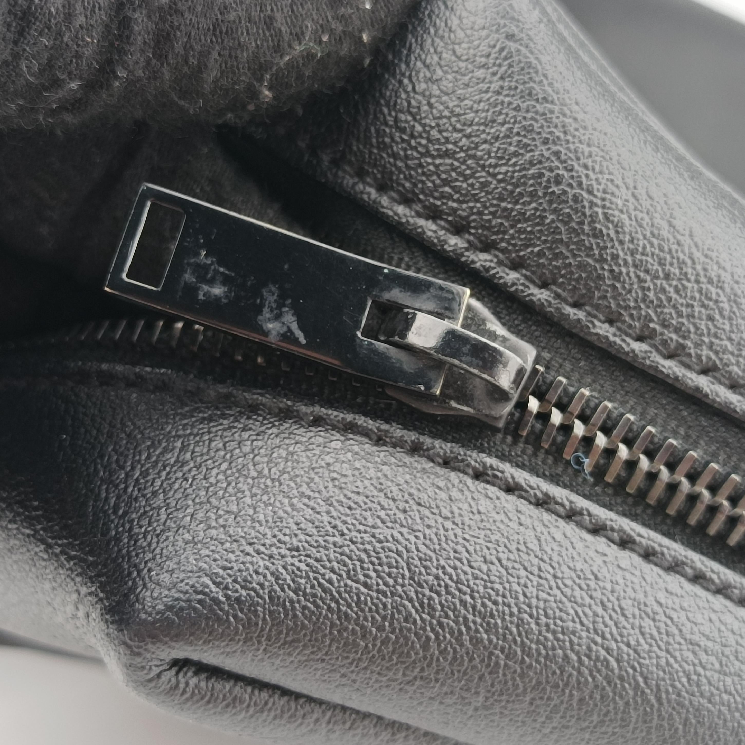 Secondhand Yves Saint Laurent Bold Black Leather 440606 shoulderbag | stylenewstar