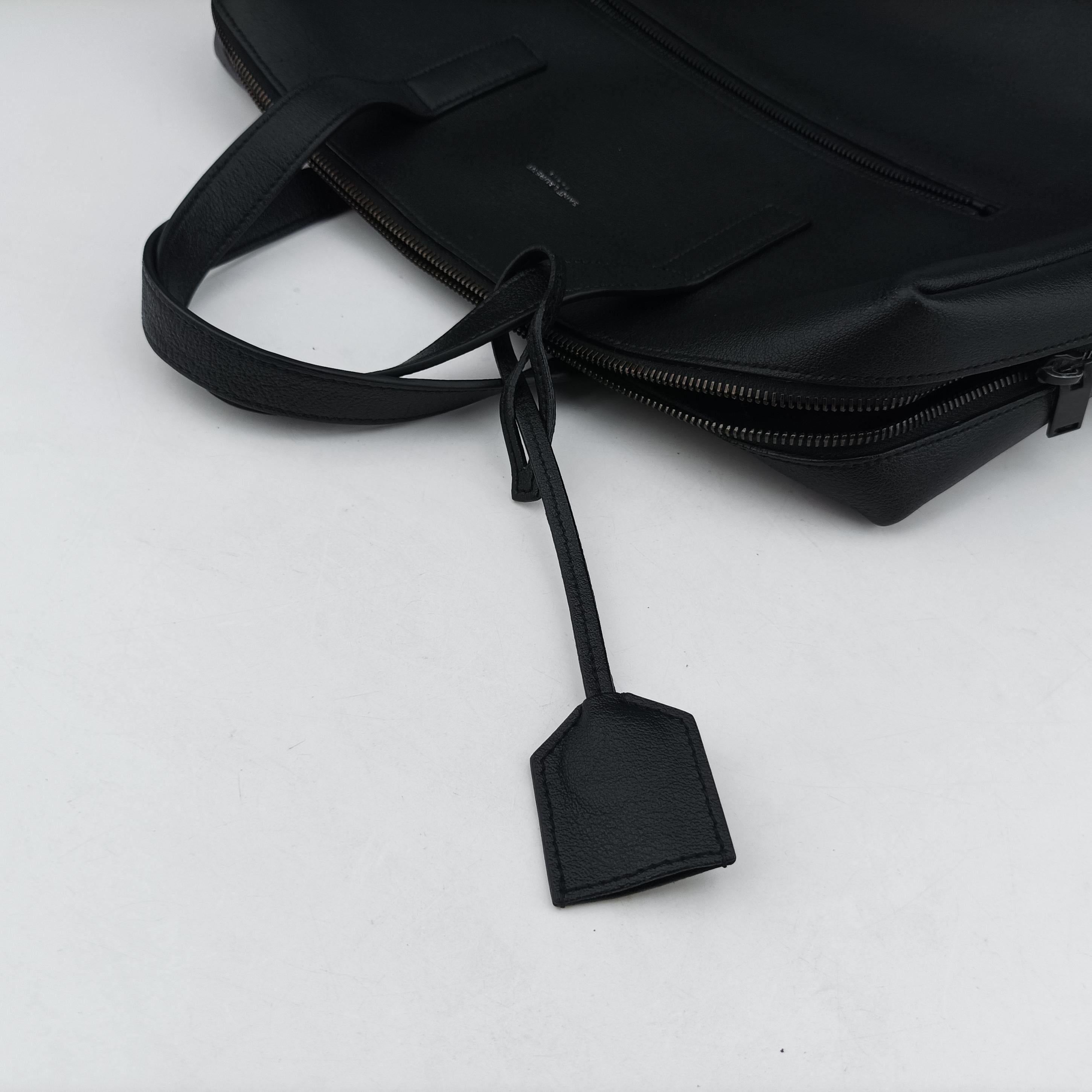 Secondhand Yves Saint Laurent Bold Black Leather 440606 shoulderbag | stylenewstar