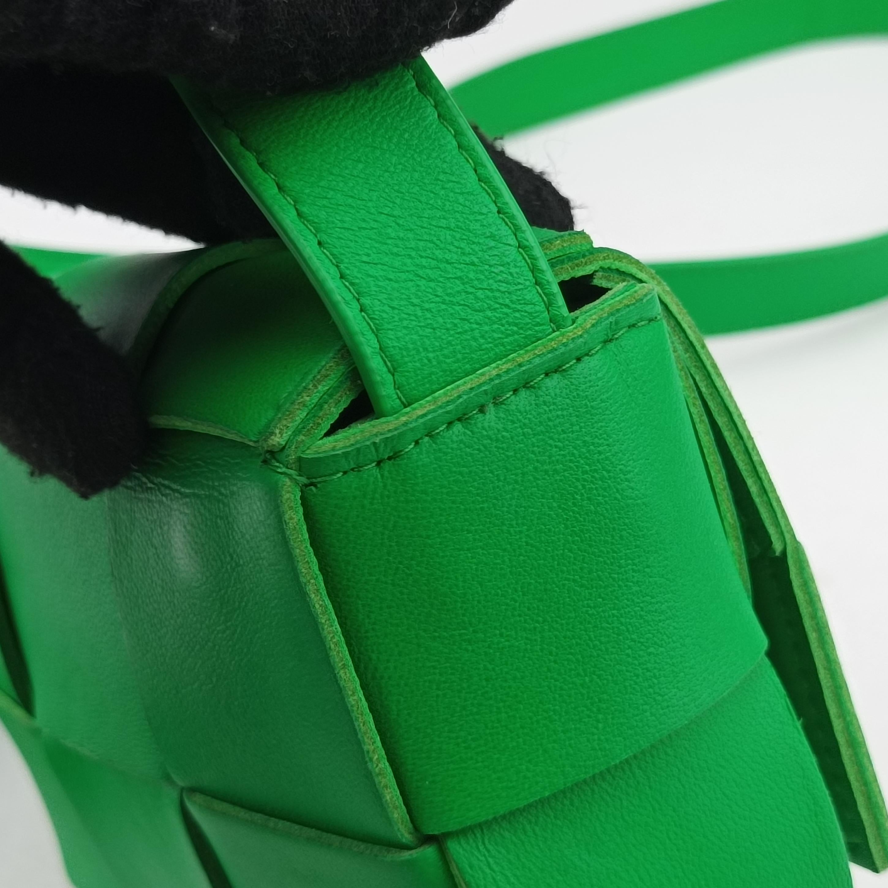 Pre-owned Bottega Veneta candy cassette Green lambskin  shoulderbag | stylenewstar