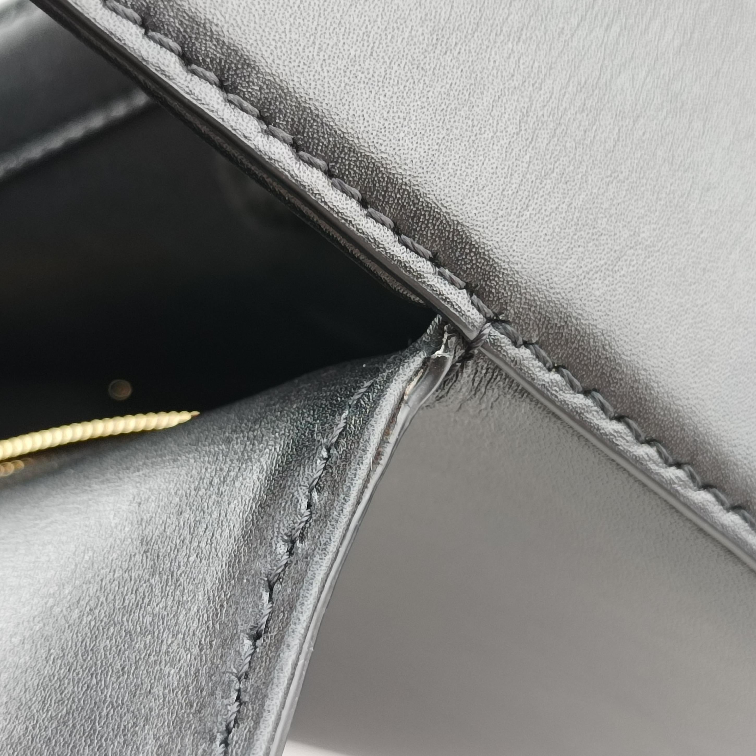 Secondhand Valentino VLogo Black Leather  shoulderbag | stylenewstar