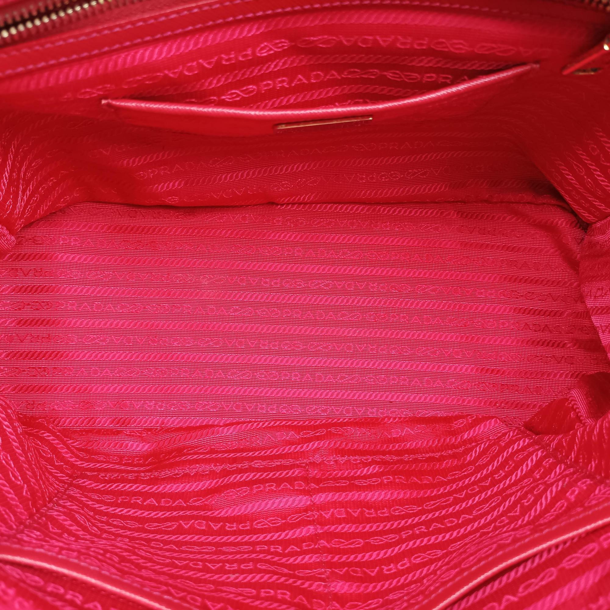 Pre-owned Prada Galleria Red SAFFIANO Leather BN1844 shoulderbag | stylenewstar