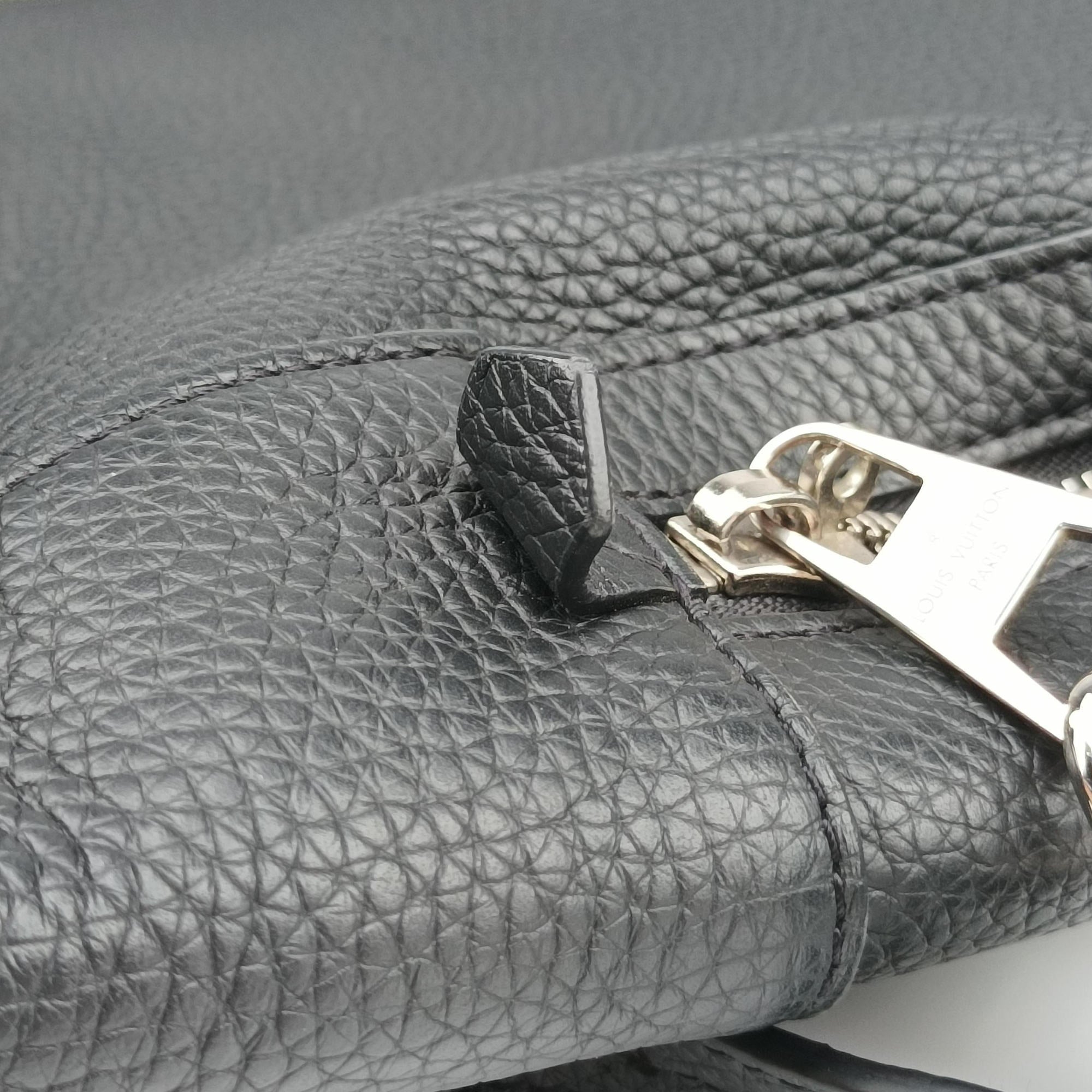 Secondhand Louis Vuitton ARMAND Noir Taurillon Leather M42687 backpack/rucksack | stylenewstar