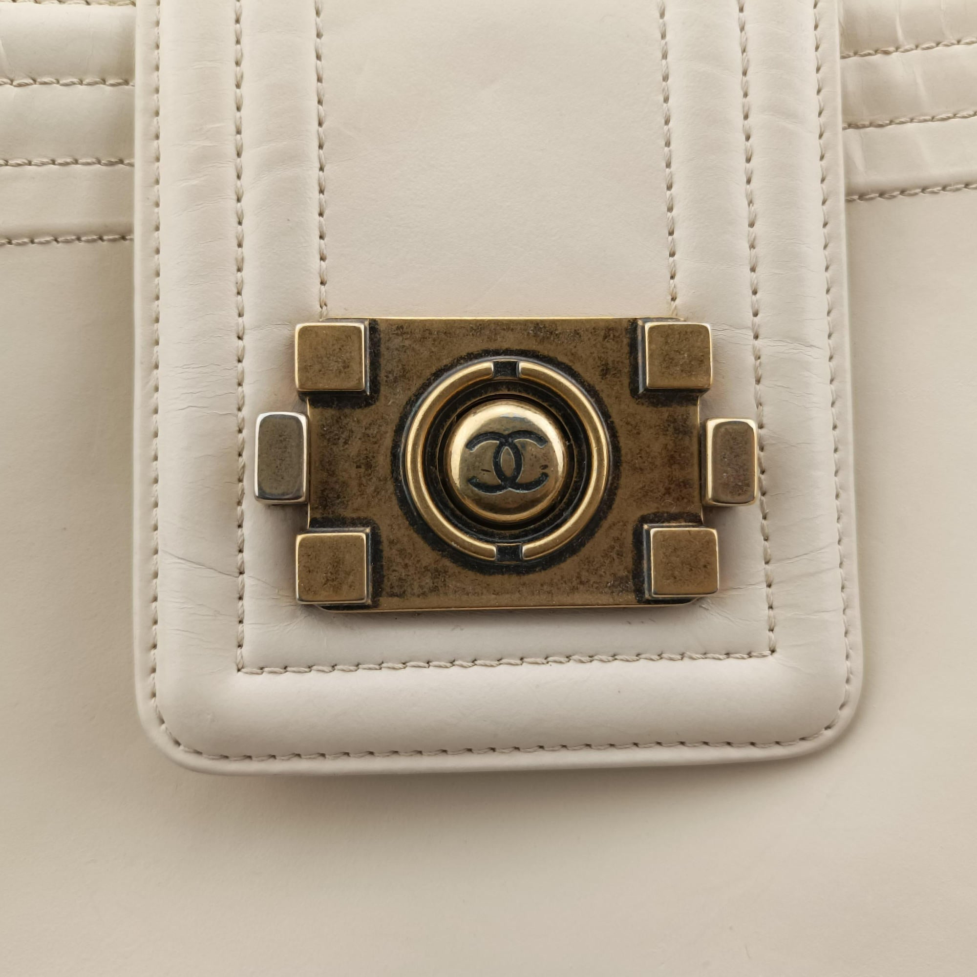 Vintage Chanel Jetsetter Boy Shopping White Leather A66714 shoulderbag | stylenewstar