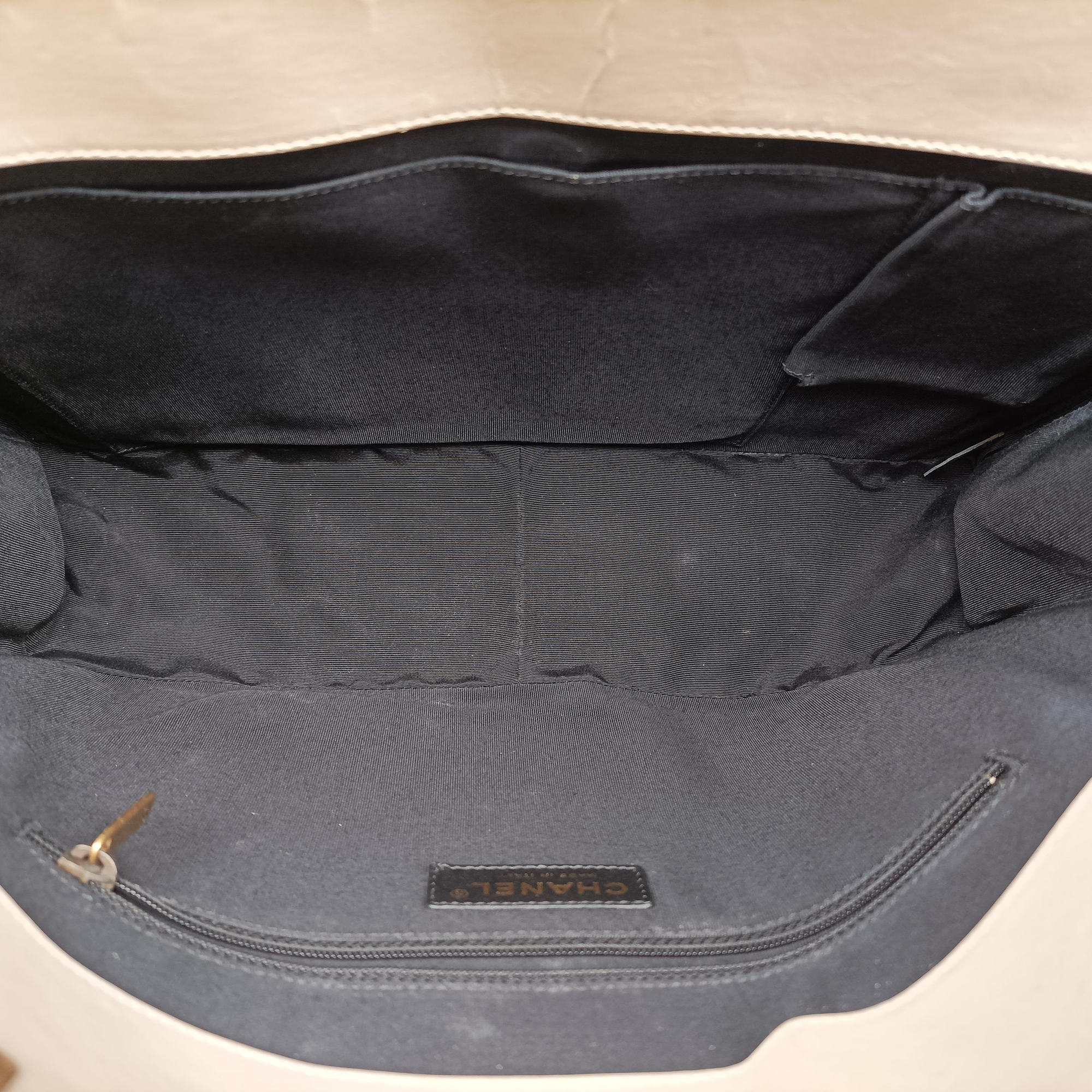 Vintage Chanel Jetsetter Boy Shopping White Leather A66714 shoulderbag | stylenewstar