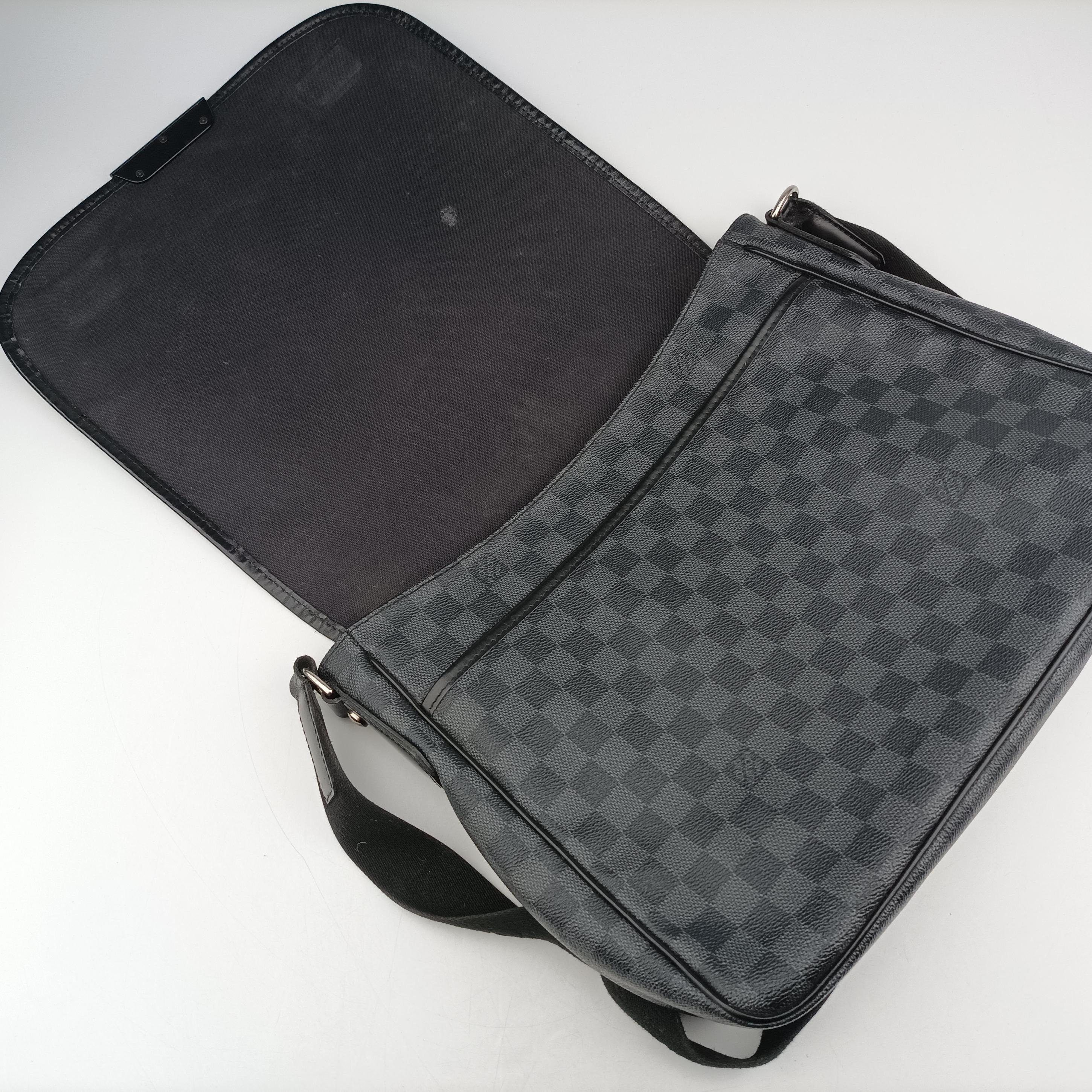 Vintage Louis Vuitton DANIEL MM Noir Damier GRAPHITE N58029 shoulderbag | stylenewstar