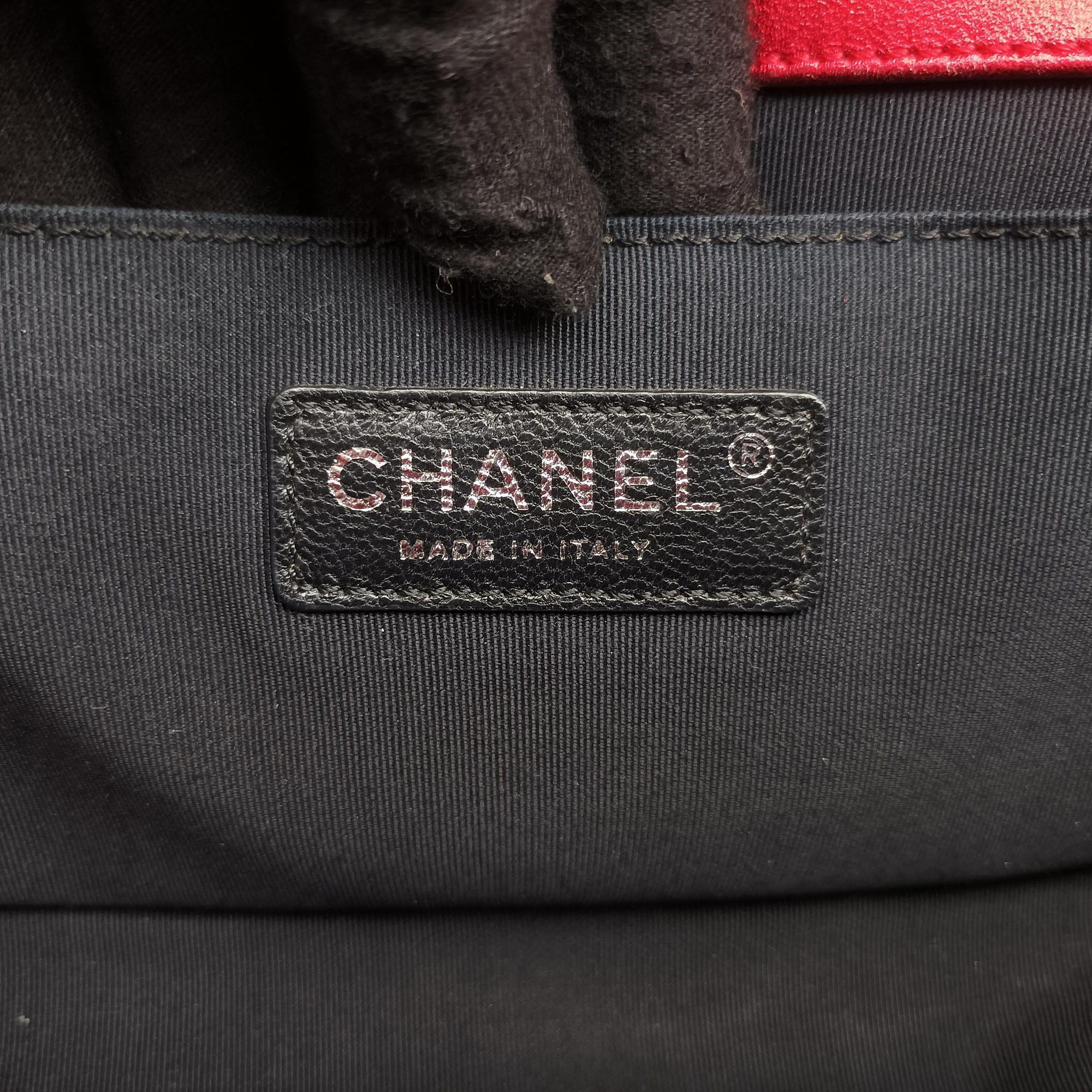 Pre-owned Chanel BOY CHANEL Red Patent A67086 shoulderbag | stylenewstar