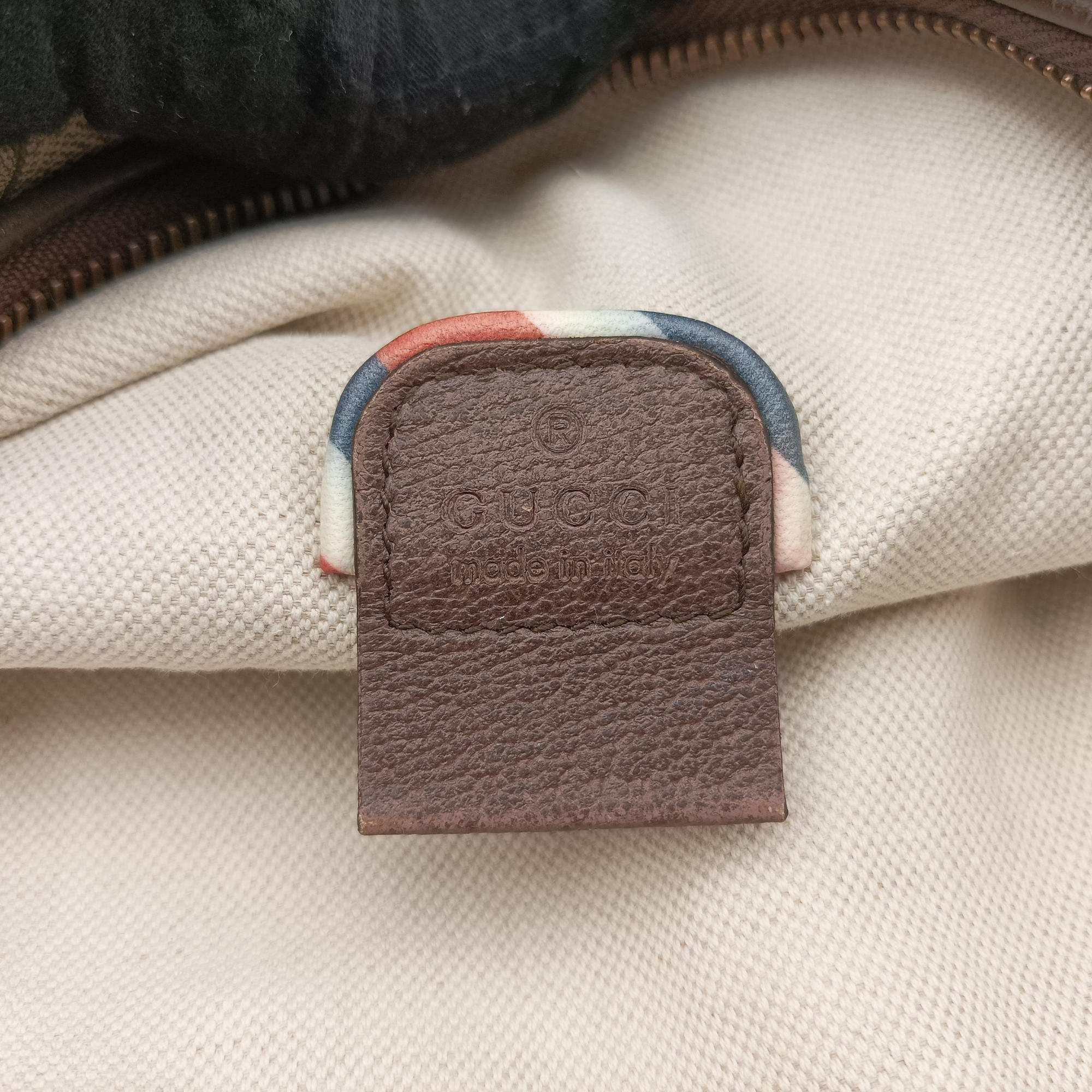 Vintage Gucci GG Supreme Courrier beige×Multicolour PVC coated canvas 529711 bum bag/waist bag | stylenewstar