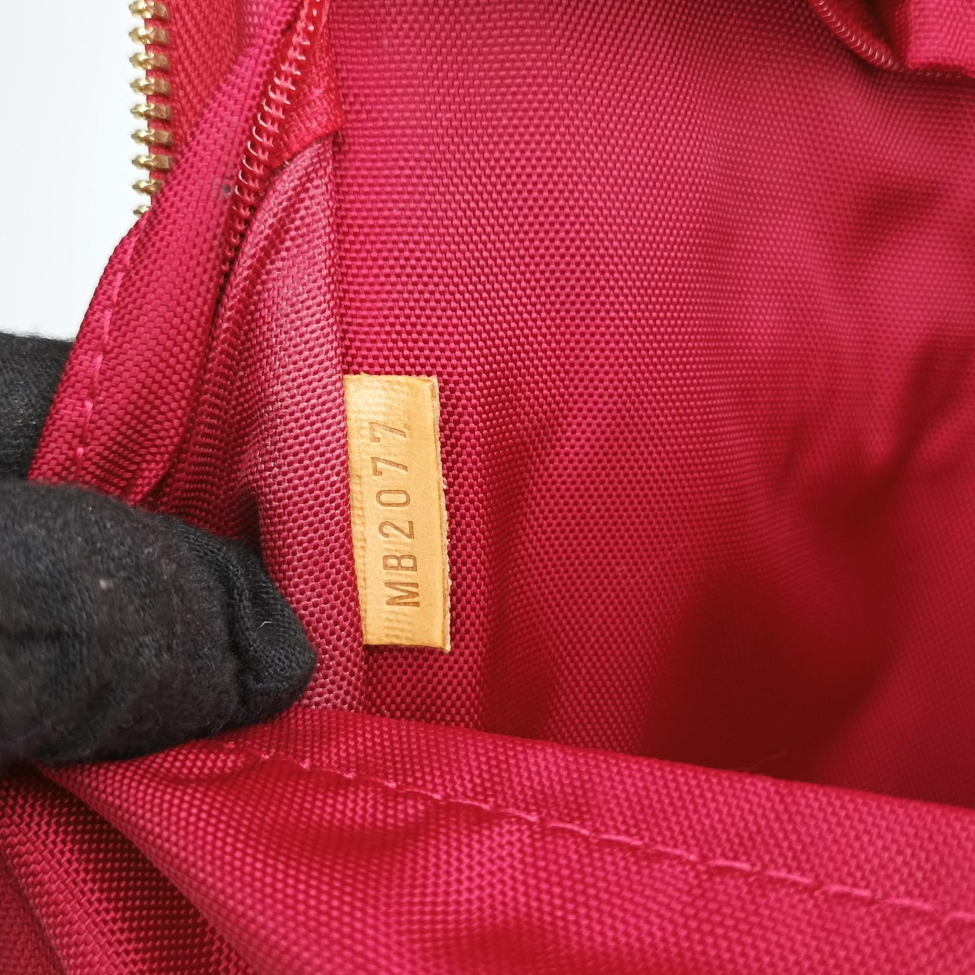 Pre-owned Louis Vuitton Pegase 45 pomme d'amour Vernis M91278 suitcase | stylenewstar