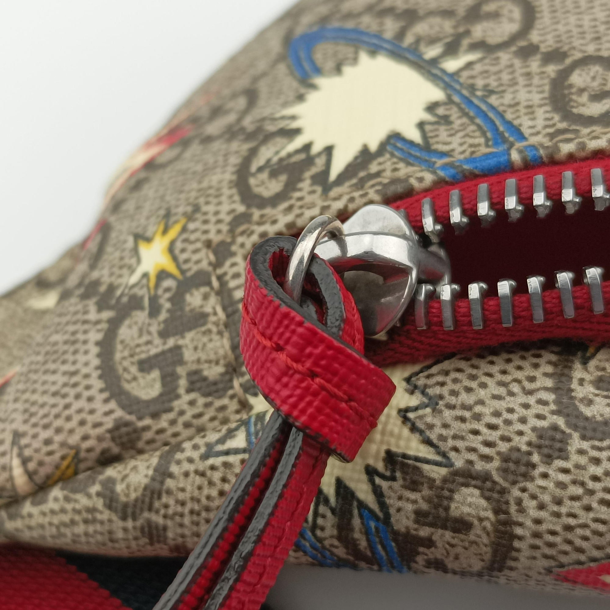Pre-owned Gucci Kids GG Space beige×Multicolour PVC coated canvas 502095 bum bag/waist bag | stylenewstar