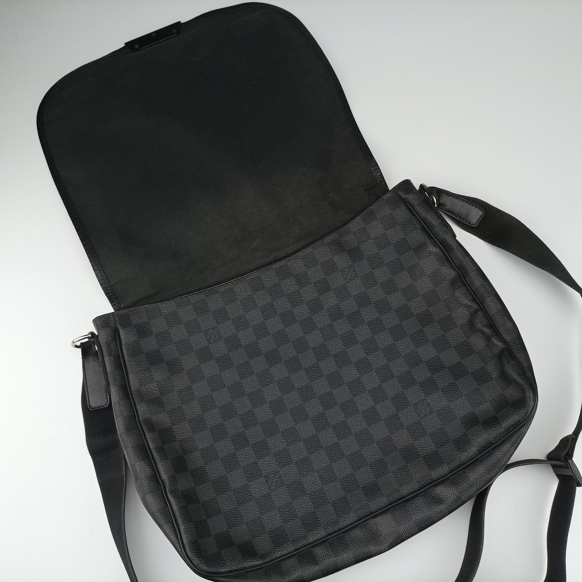 Pre-owned Louis Vuitton DANIEL GM Noir Damier Graphite N58033 shoulderbag | stylenewstar