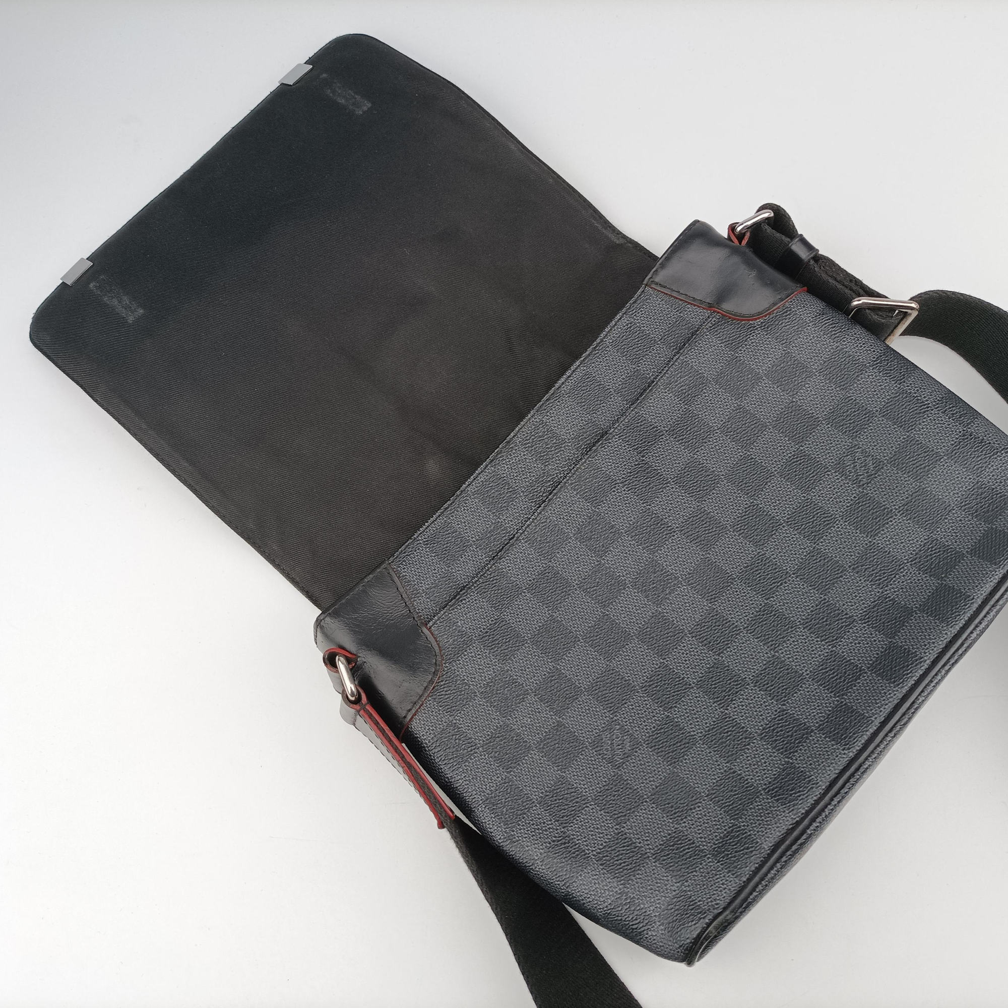Pre-owned Louis Vuitton District PM NM LV Alps BLACK×Multicolor DAMIER GRAPHITE CANVAS N40040 shoulderbag | stylenewstar