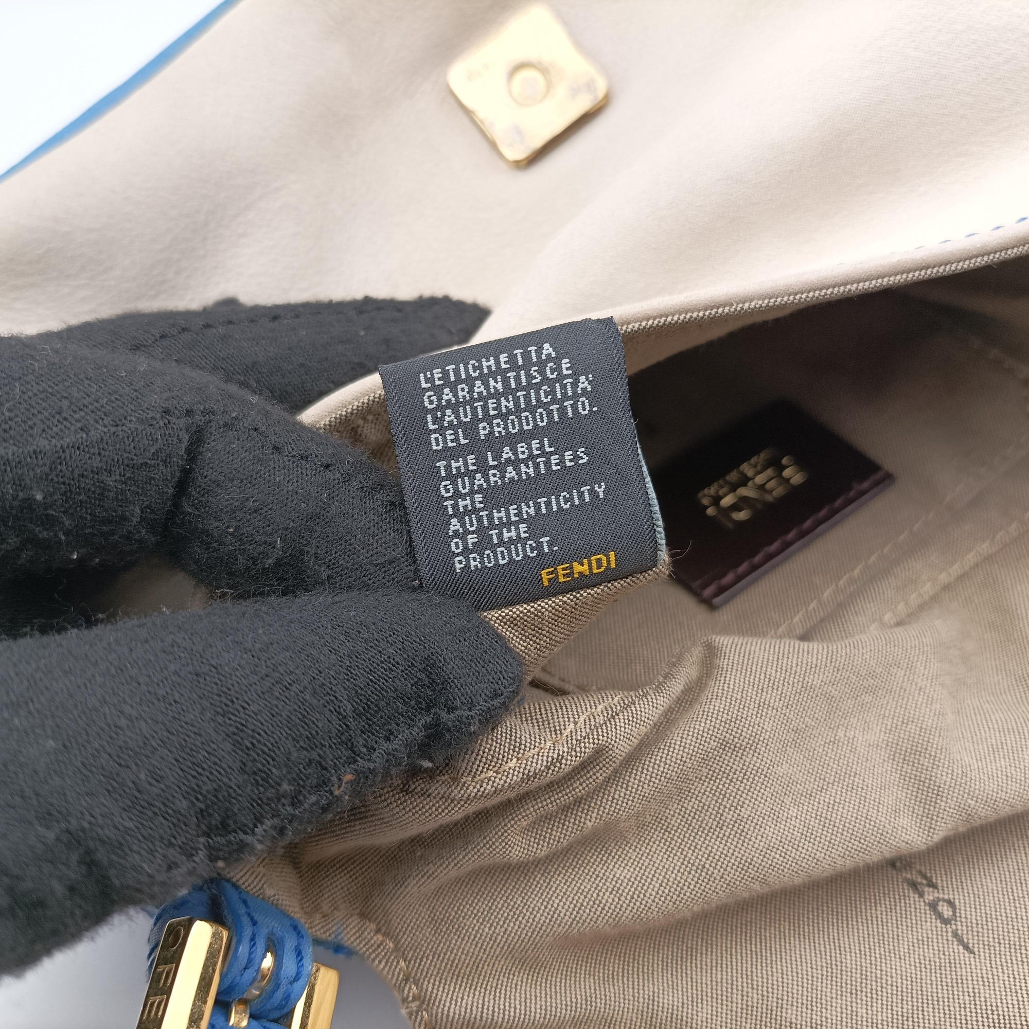 Pre-owned Fendi Baguette Beige × White × Blue Leather 8BR180 shoulderbag | stylenewstar