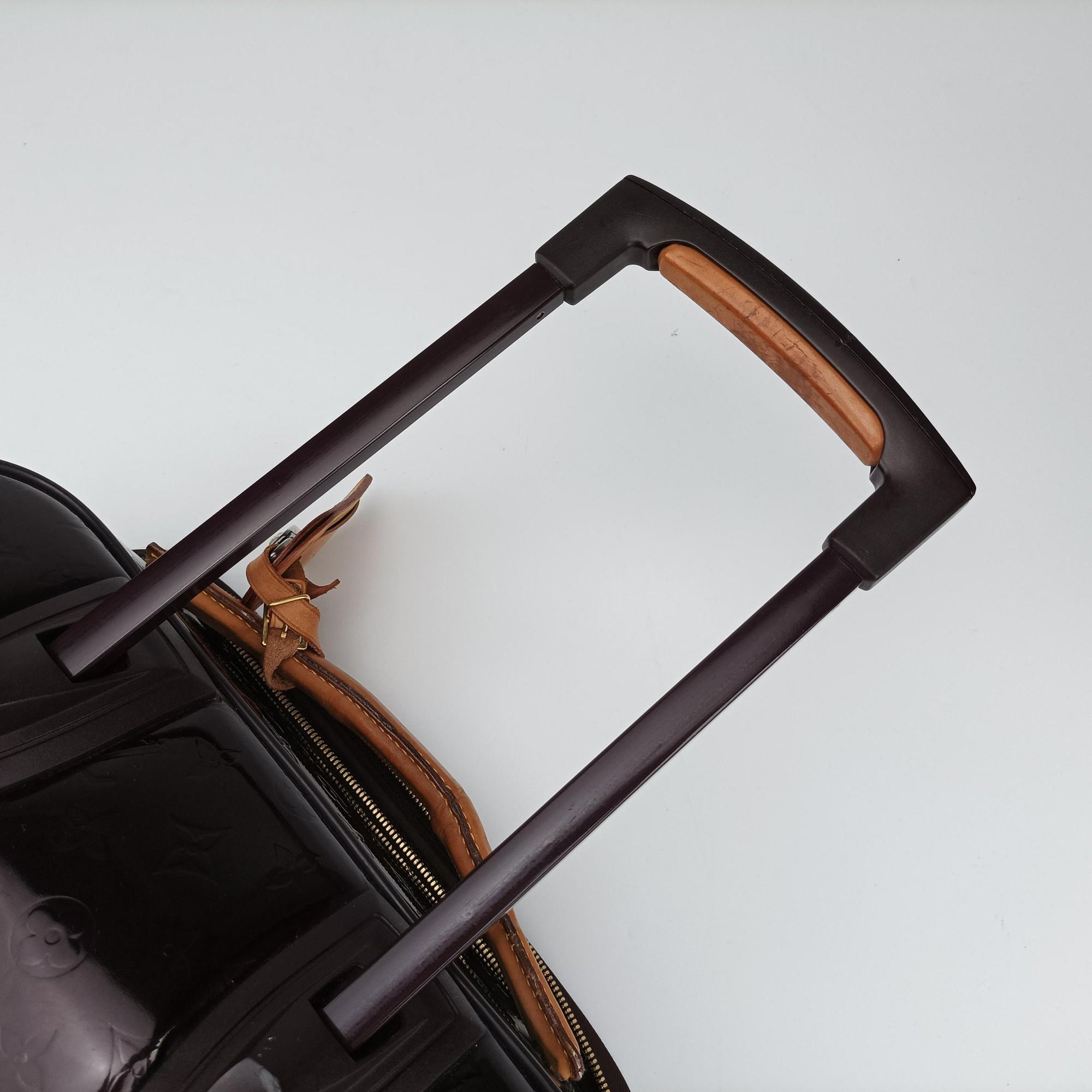 Pre-owned Louis Vuitton Pegase 45 Amarante Vernis M91277 suitcase | stylenewstar