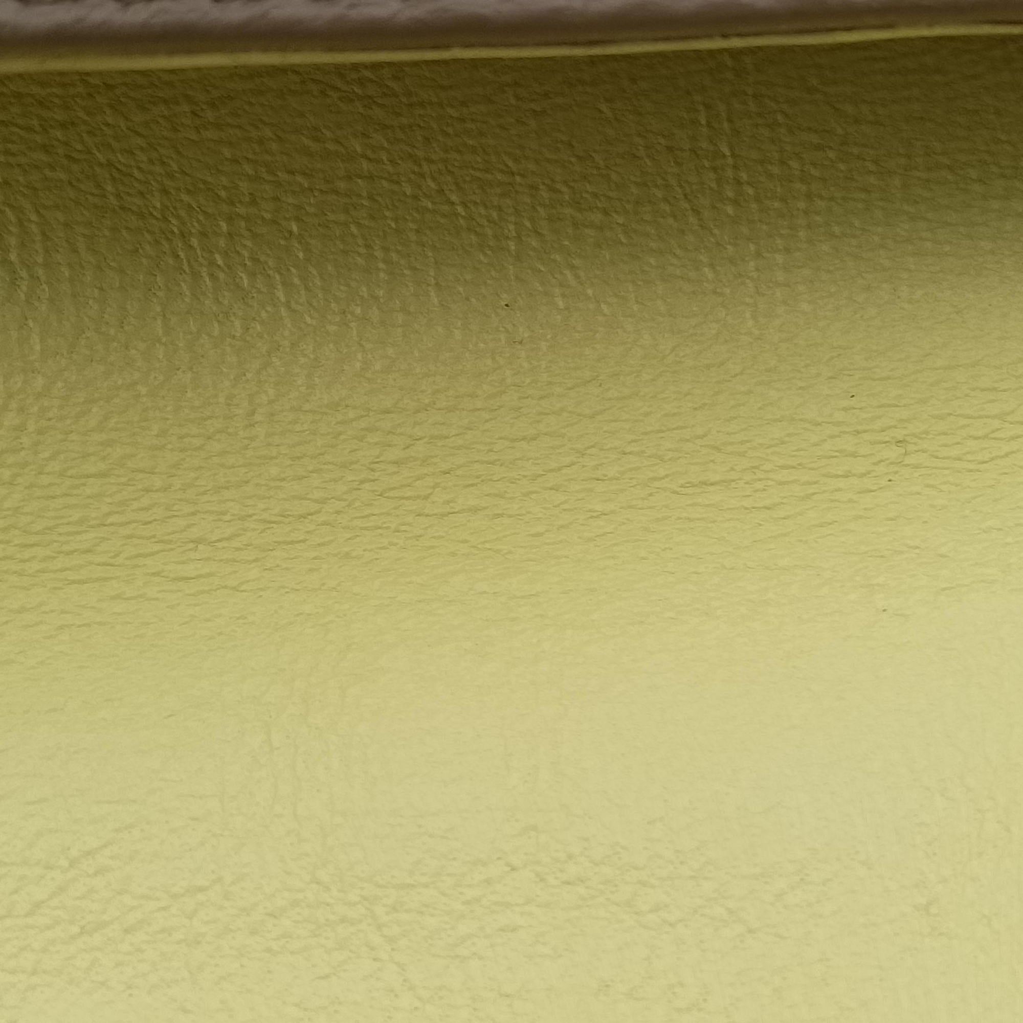 Pre-owned Fendi Baguette Brown × Yellow Leather 26424 handbag | stylenewstar