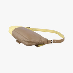 Pre-owned Fendi Baguette Brown × Yellow Leather 26424 handbag | stylenewstar