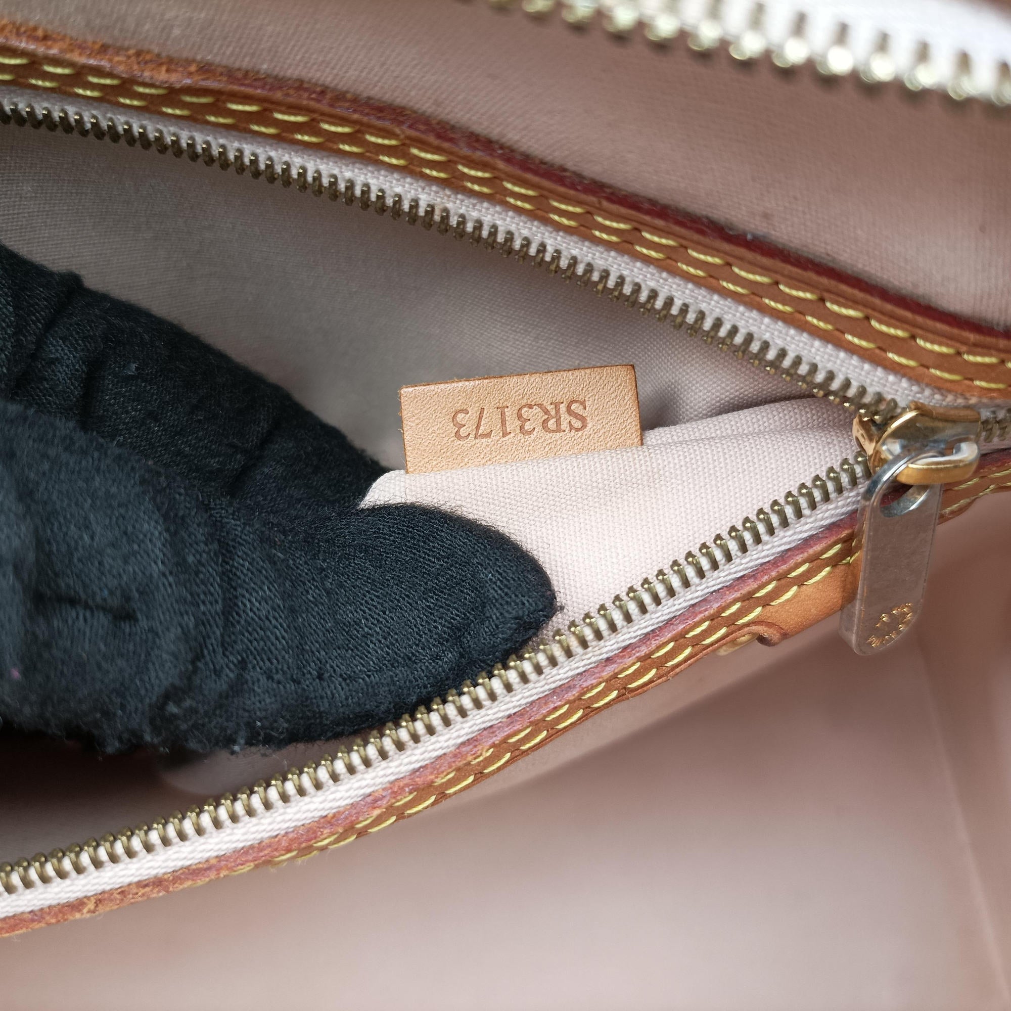 Pre-owned Louis Vuitton Brea MM ROSE FLORENTIN Vernis M91621 shoulderbag | stylenewstar