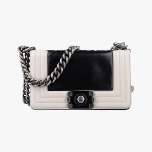 Pre-owned Chanel BOY CHANEL Black×white Leather A66712 shoulderbag | stylenewstar