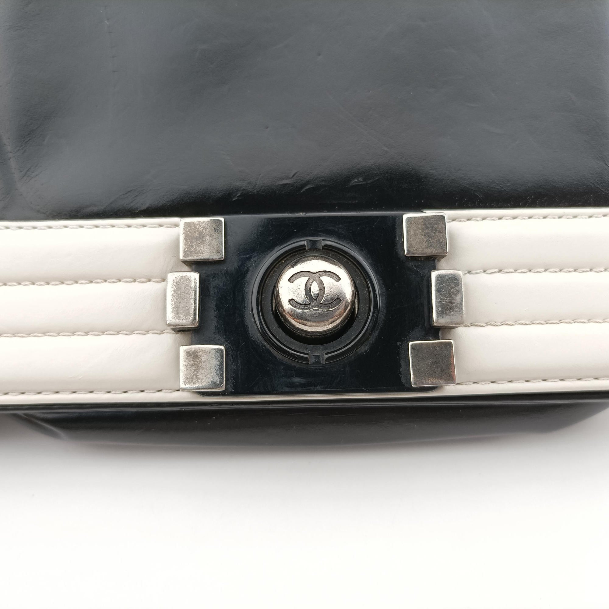 Pre-owned Chanel BOY CHANEL Black×white Leather A66712 shoulderbag | stylenewstar