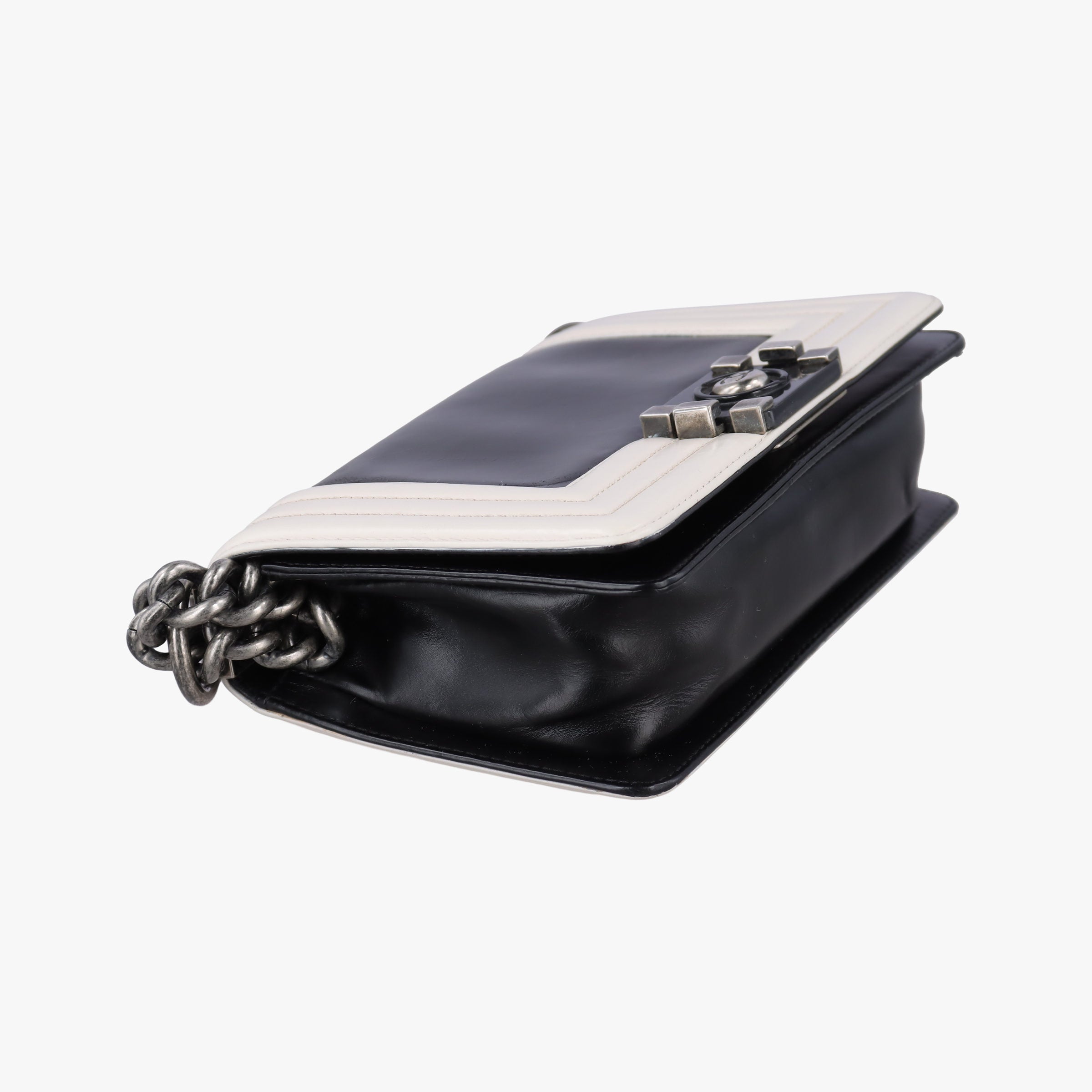 Pre-owned Chanel BOY CHANEL Black×white Leather A66712 shoulderbag | stylenewstar