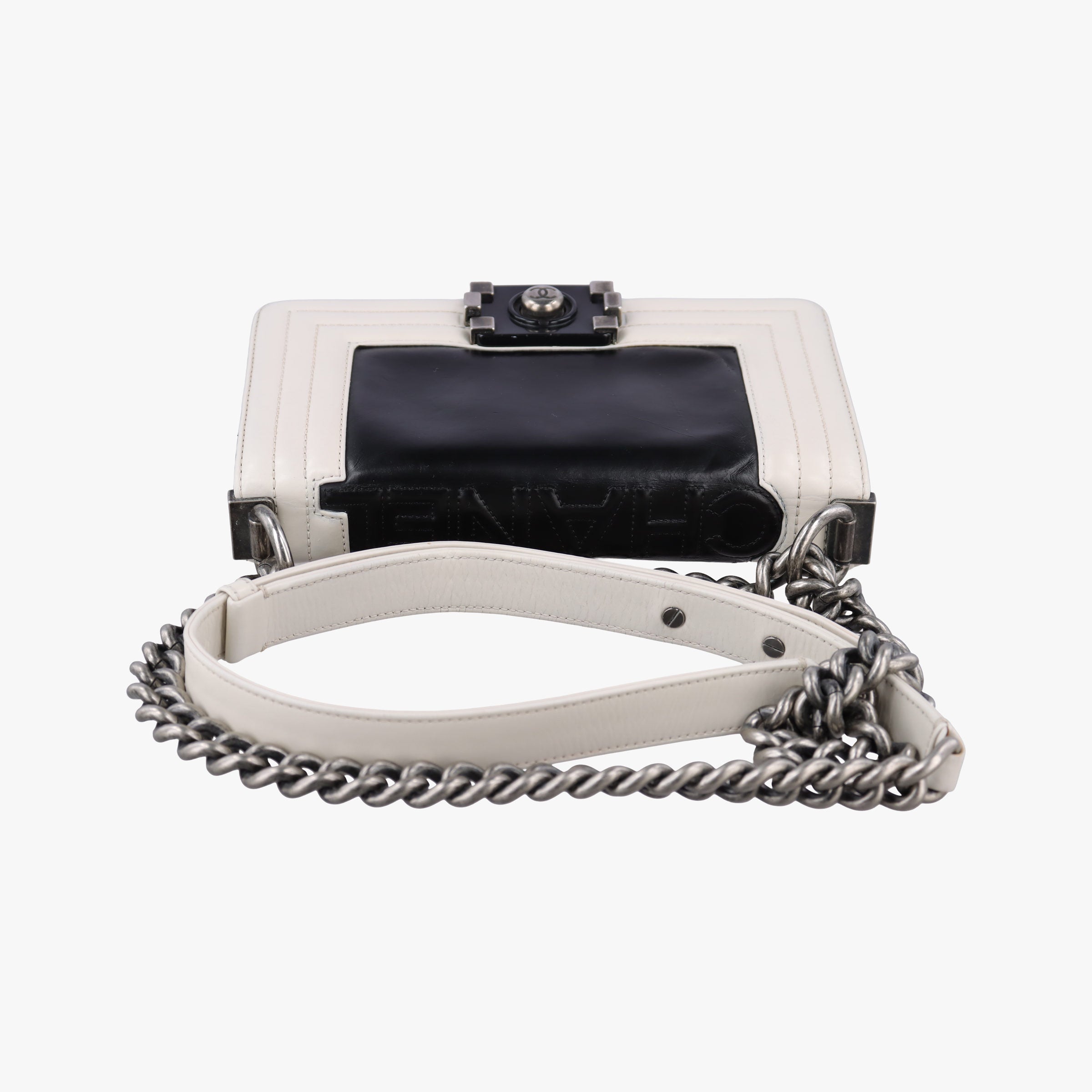 Pre-owned Chanel BOY CHANEL Black×white Leather A66712 shoulderbag | stylenewstar
