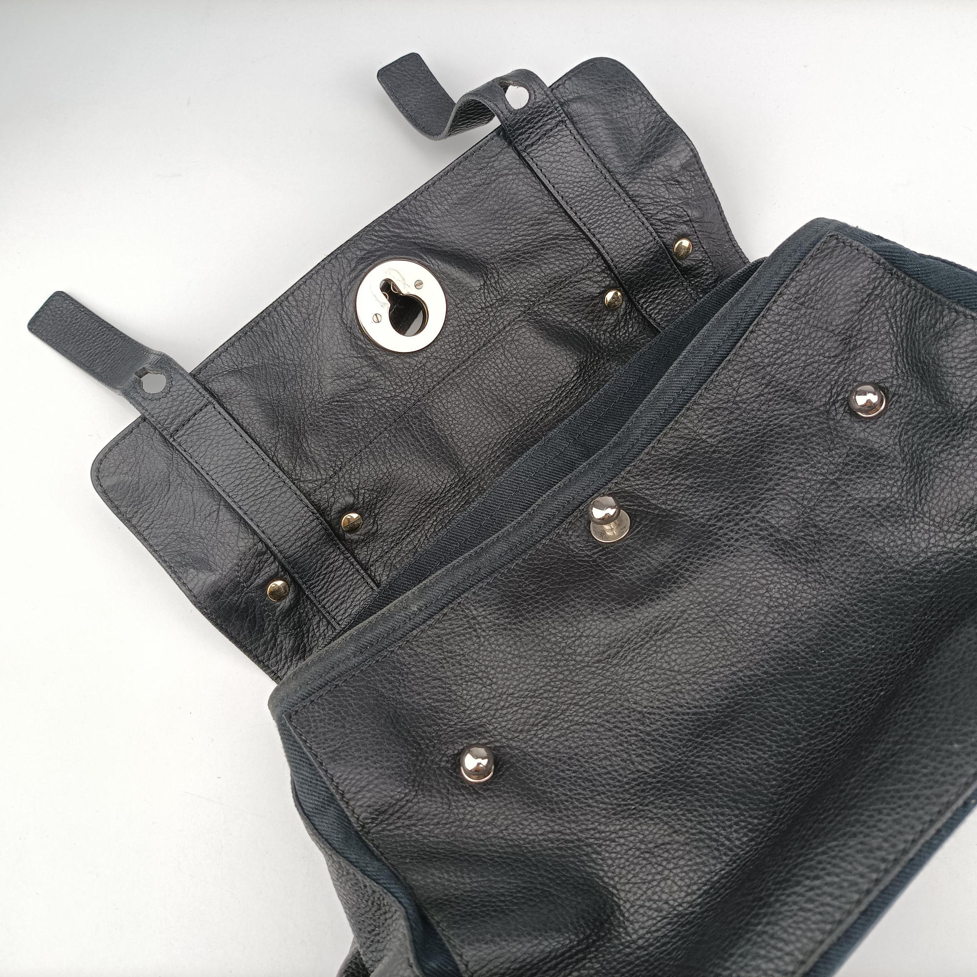 Pre-owned Yves Saint Laurent Muse Two Black Leather 229680 handbag | stylenewstar