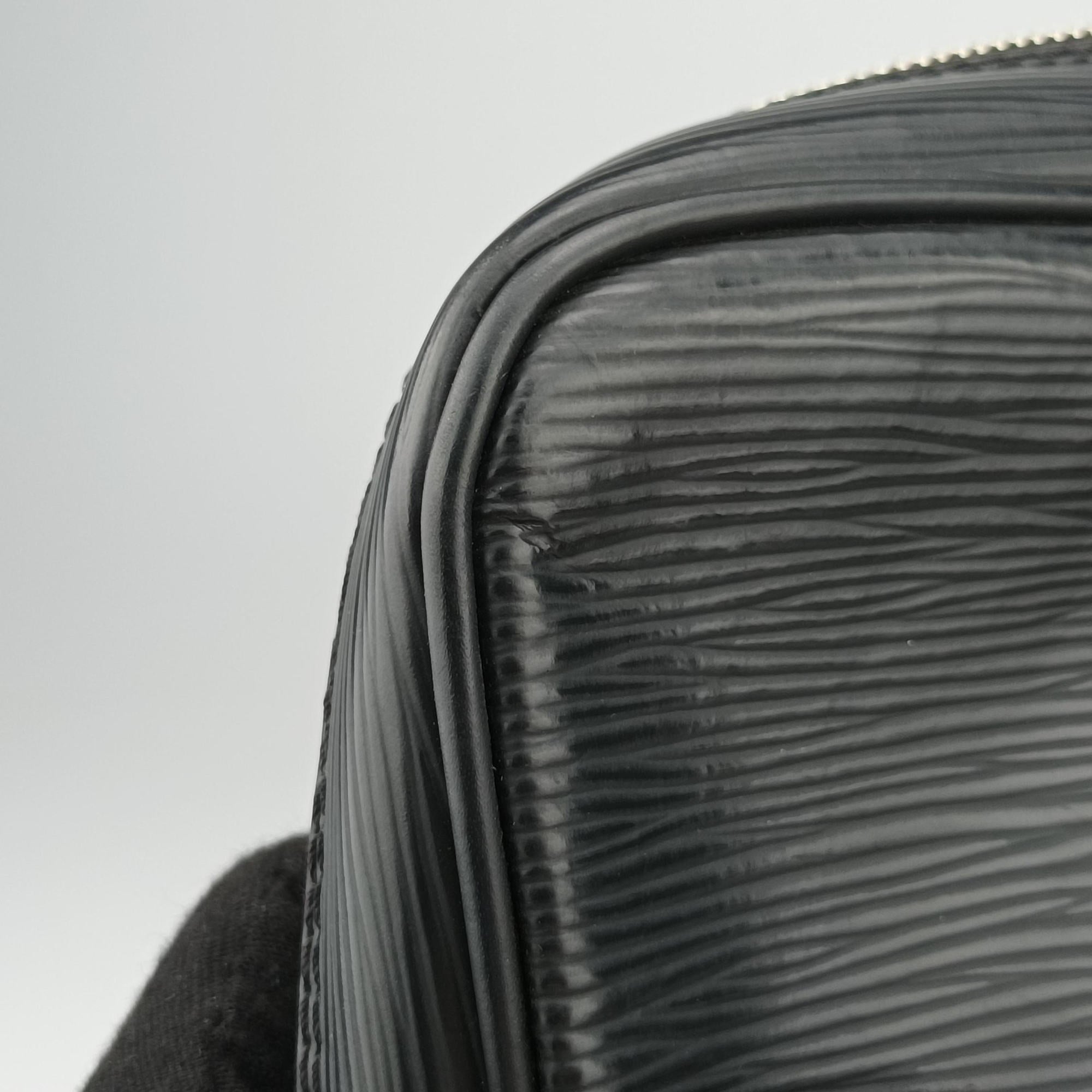 Pre-owned Louis Vuitton Porto Document Voyage Noir Epi M59162 handbag | stylenewstar