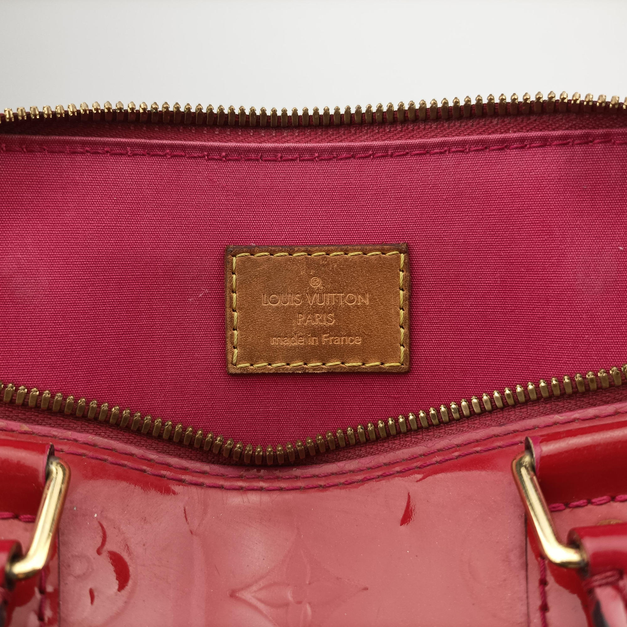 Vintage Louis Vuitton Alma PM pomme d'amour Vernis M90096 handbag | stylenewstar