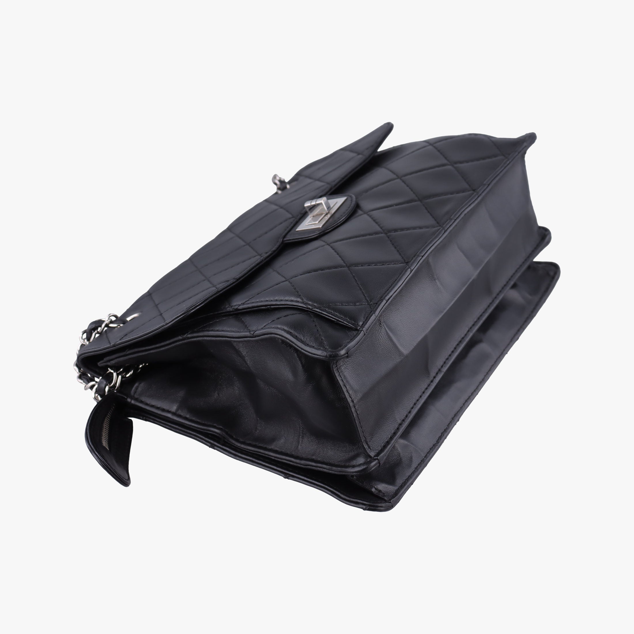 Pre-owned Chanel 2.55 Matelasse Black lambskin A65613 shoulderbag | stylenewstar