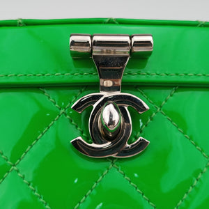 Pre-owned Chanel Vanity Matelasse Chain Handle Green Patent Leather A91055 handbag | stylenewstar