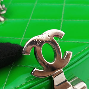 Pre-owned Chanel Vanity Matelasse Chain Handle Green Patent Leather A91055 handbag | stylenewstar